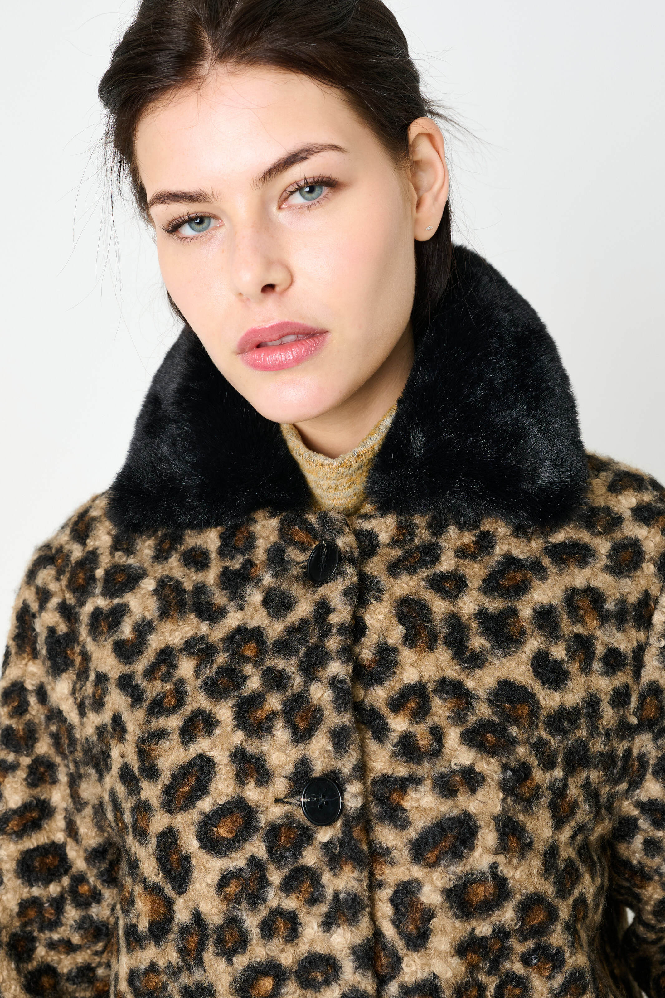 Apple Animal Boucle Faux Fur Collar Jacket - Black