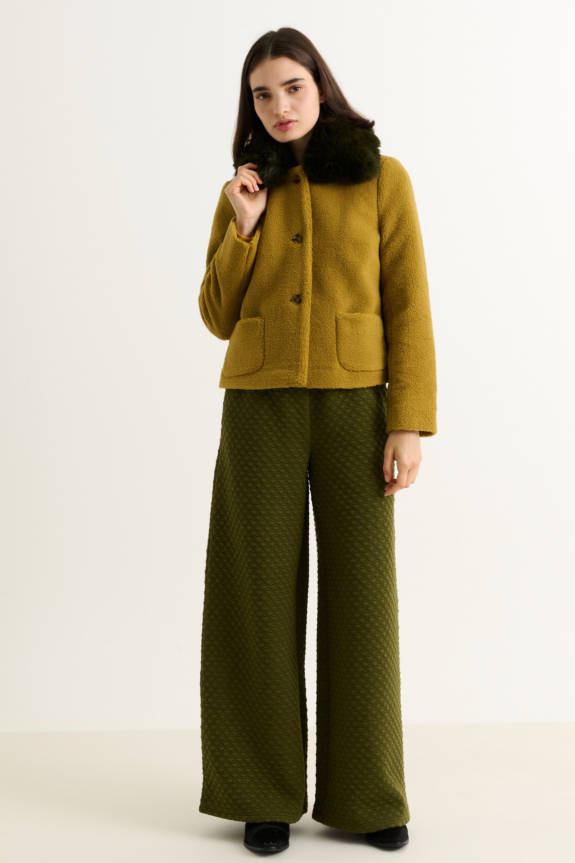 Apple Borg Faux Fur Collar Cropped Jacket – Mustard - Detail 3