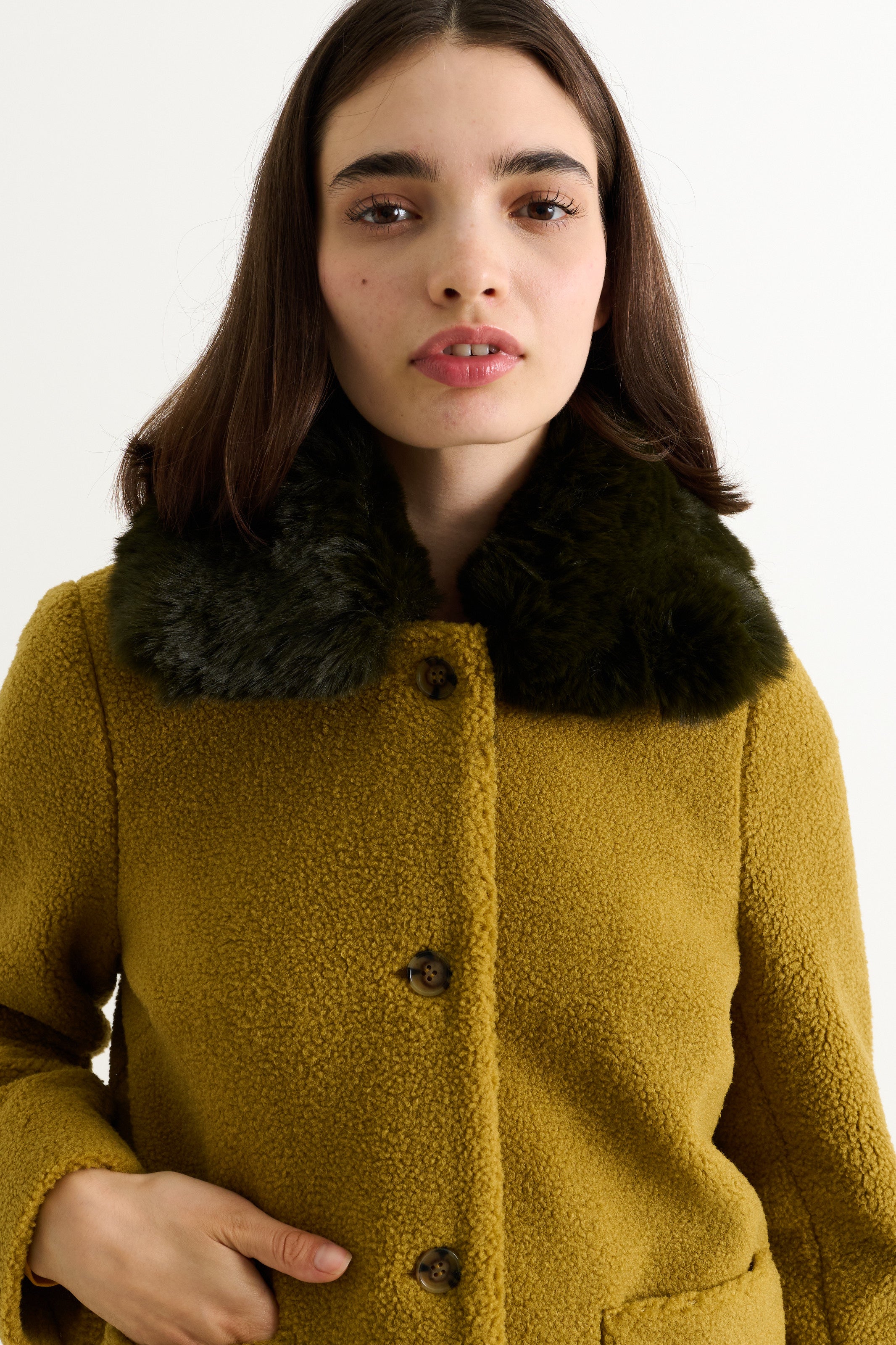 Apple Borg Faux Fur Collar Cropped Jacket – Mustard - Detail 2