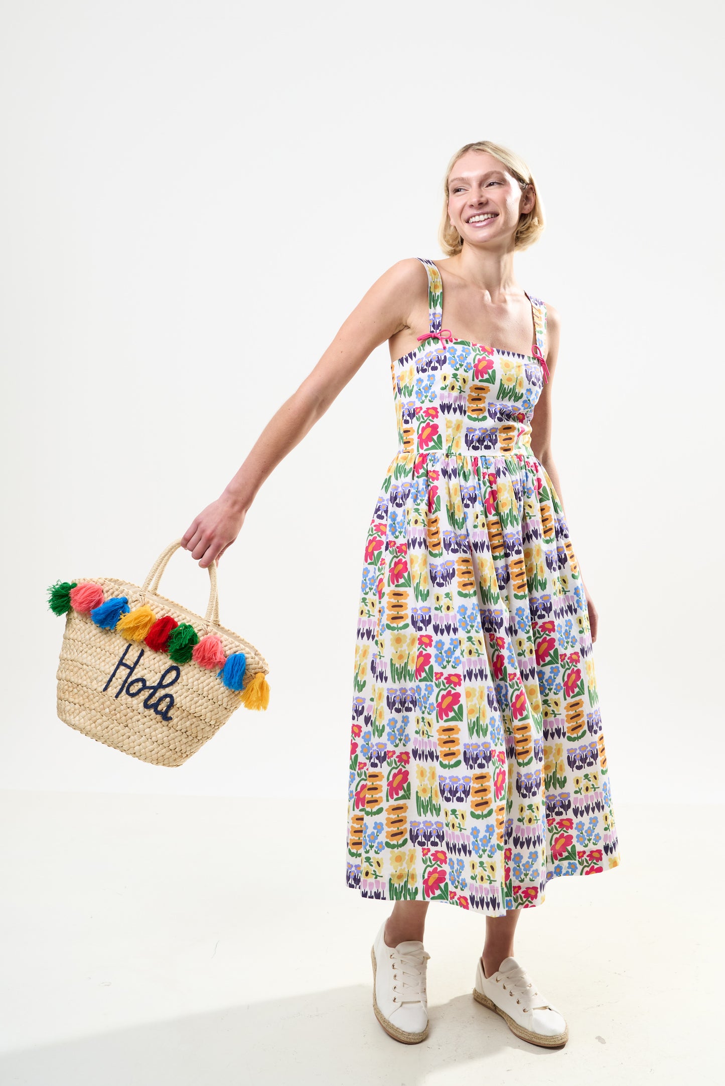 Hola Tassel Straw Bag