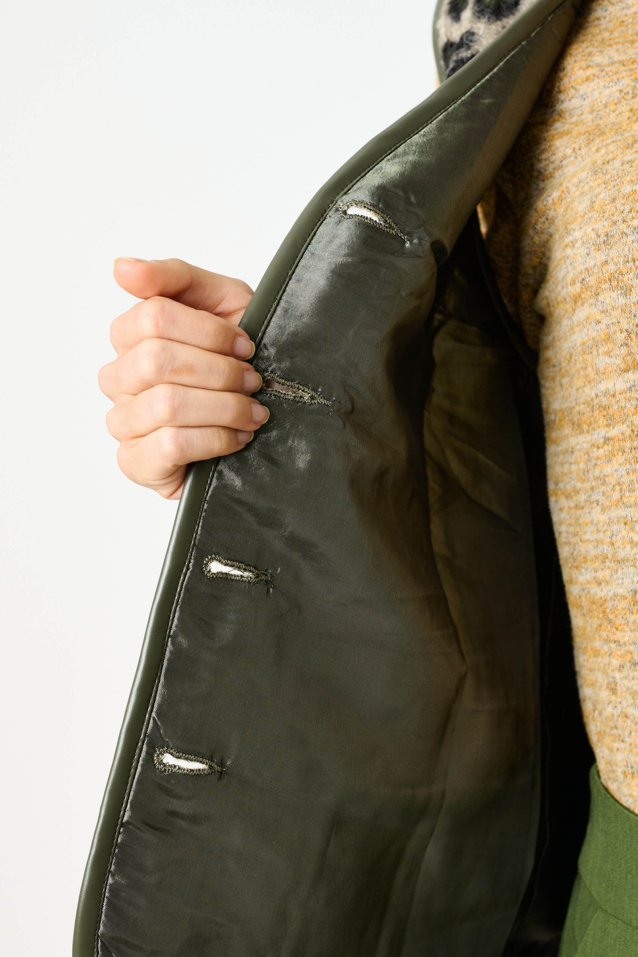 Chris Animal Print Gilet - Green - Detail 2