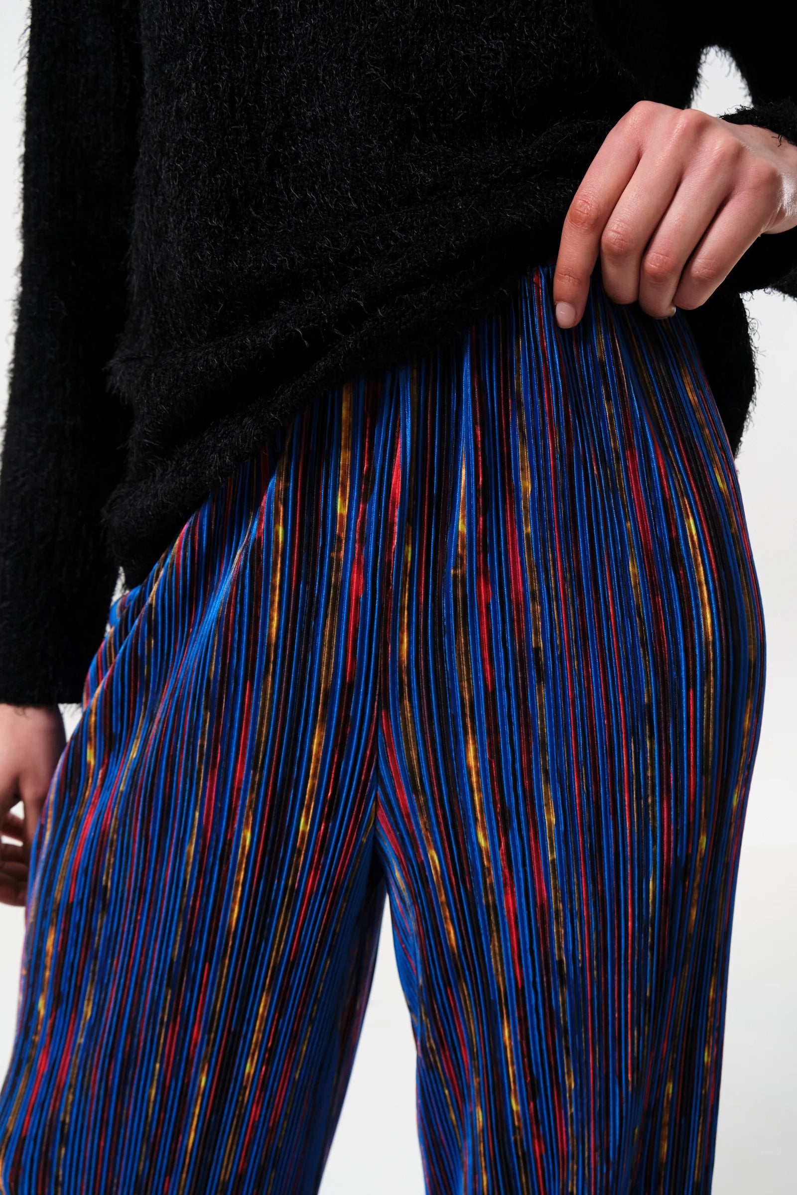 Clothide Abstract Print Pleat Trousers - Detail 3
