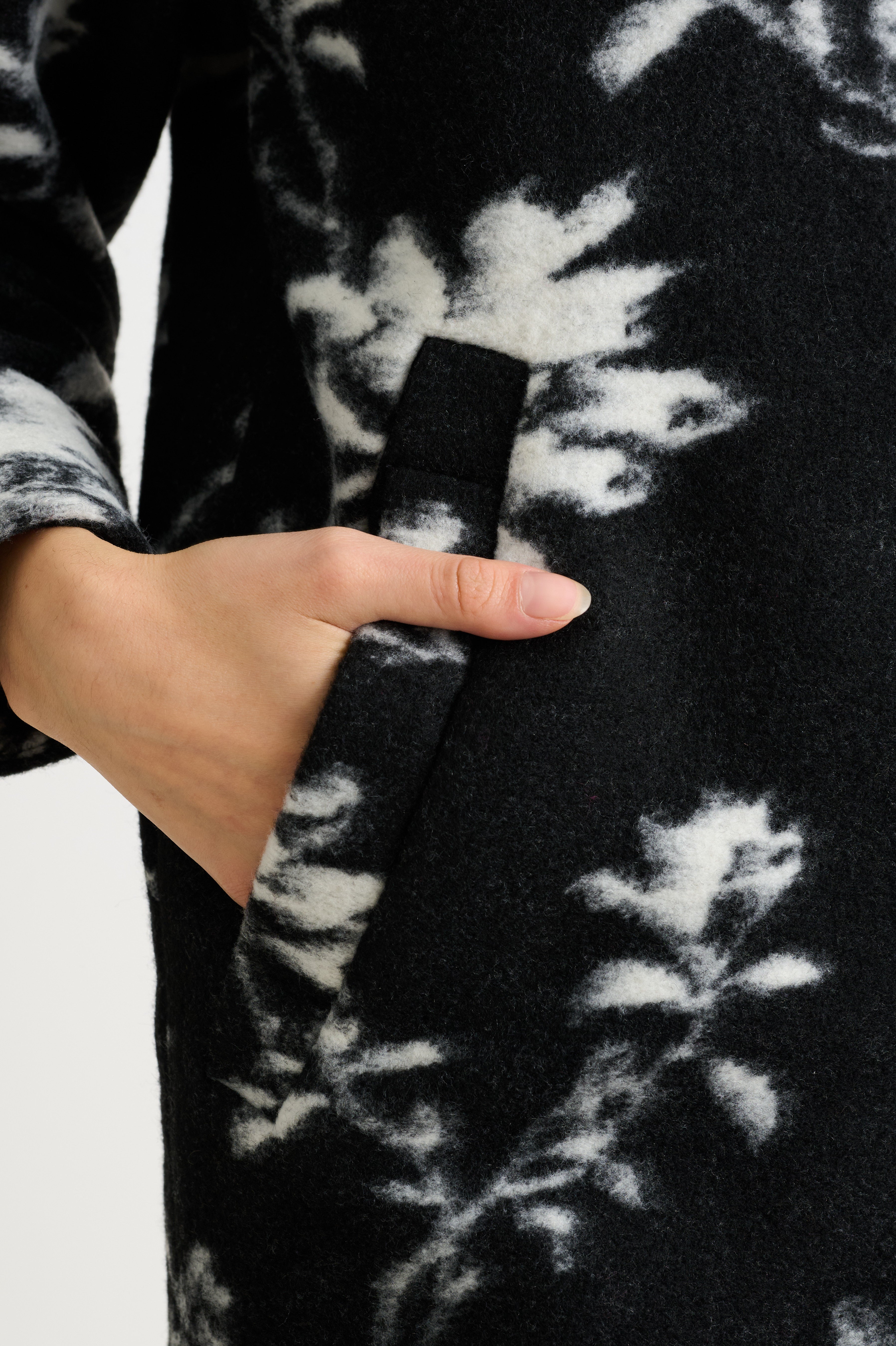 Donalda Power Bloom Funnel Neck Coat - Detail 4