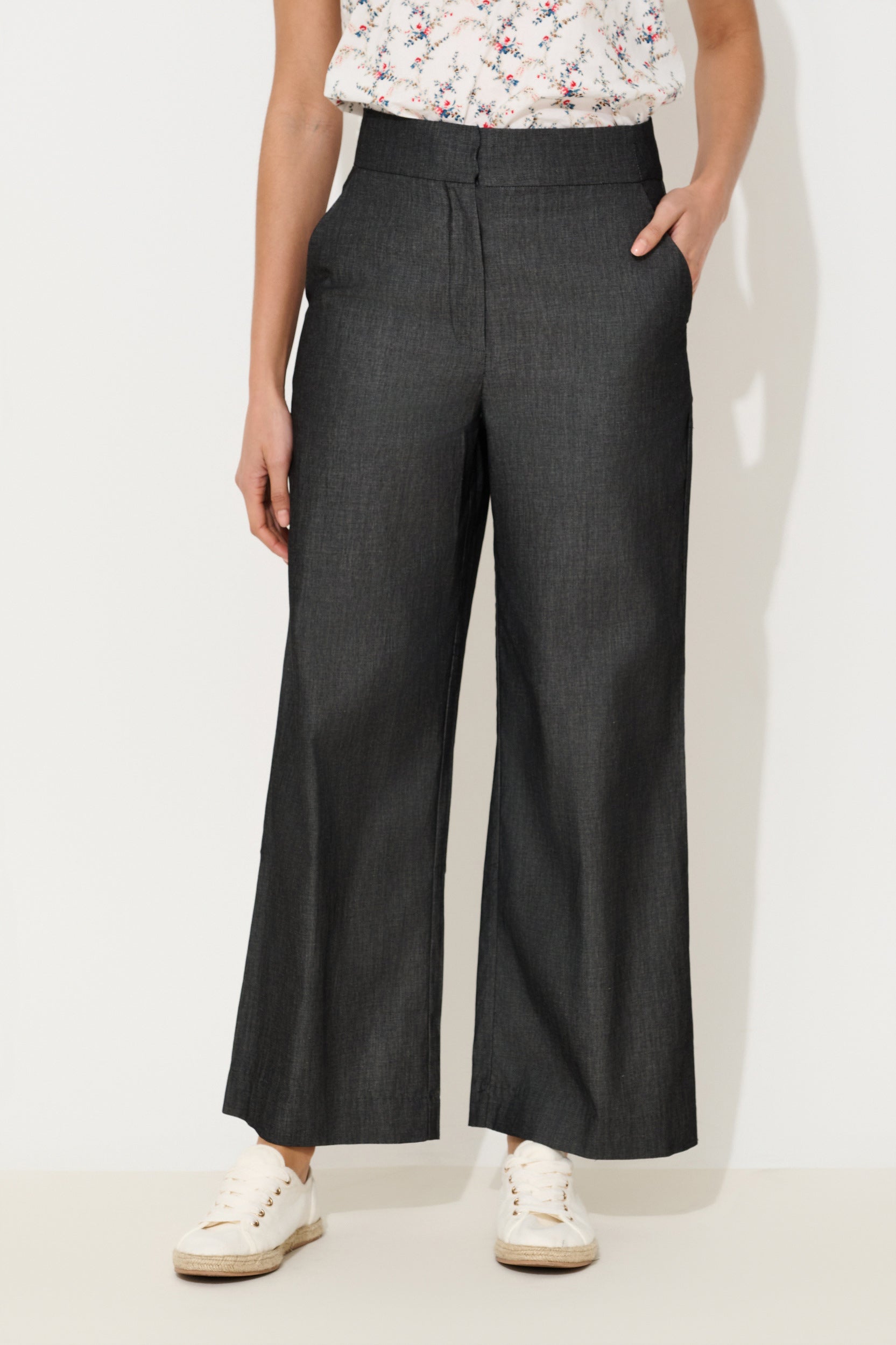 Elina Chambray Straight Cut Trouser - Black - Detail 1