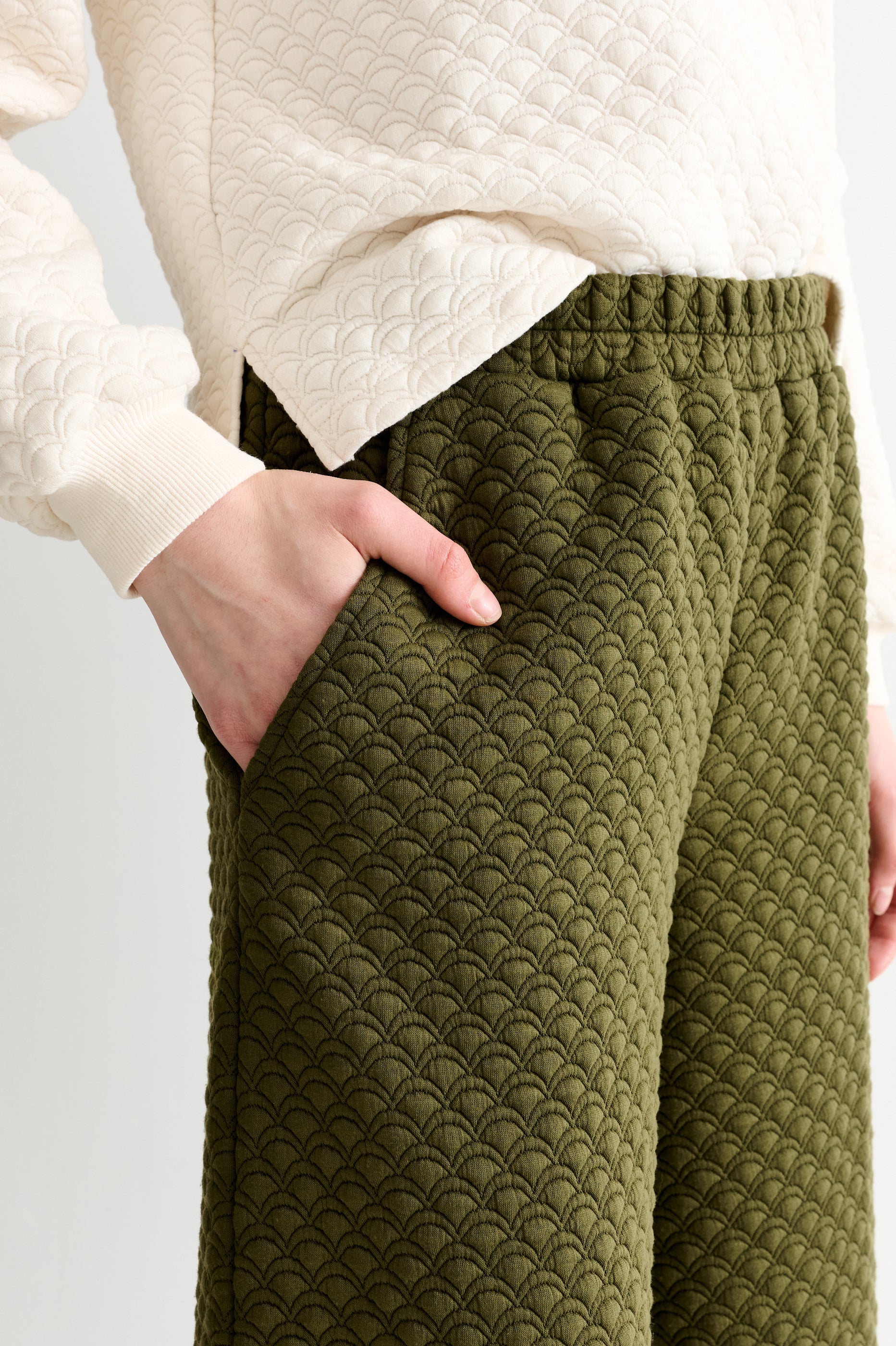 Flory Scallop Quilt Wide Leg Trouser - Moss Green - Detail 2