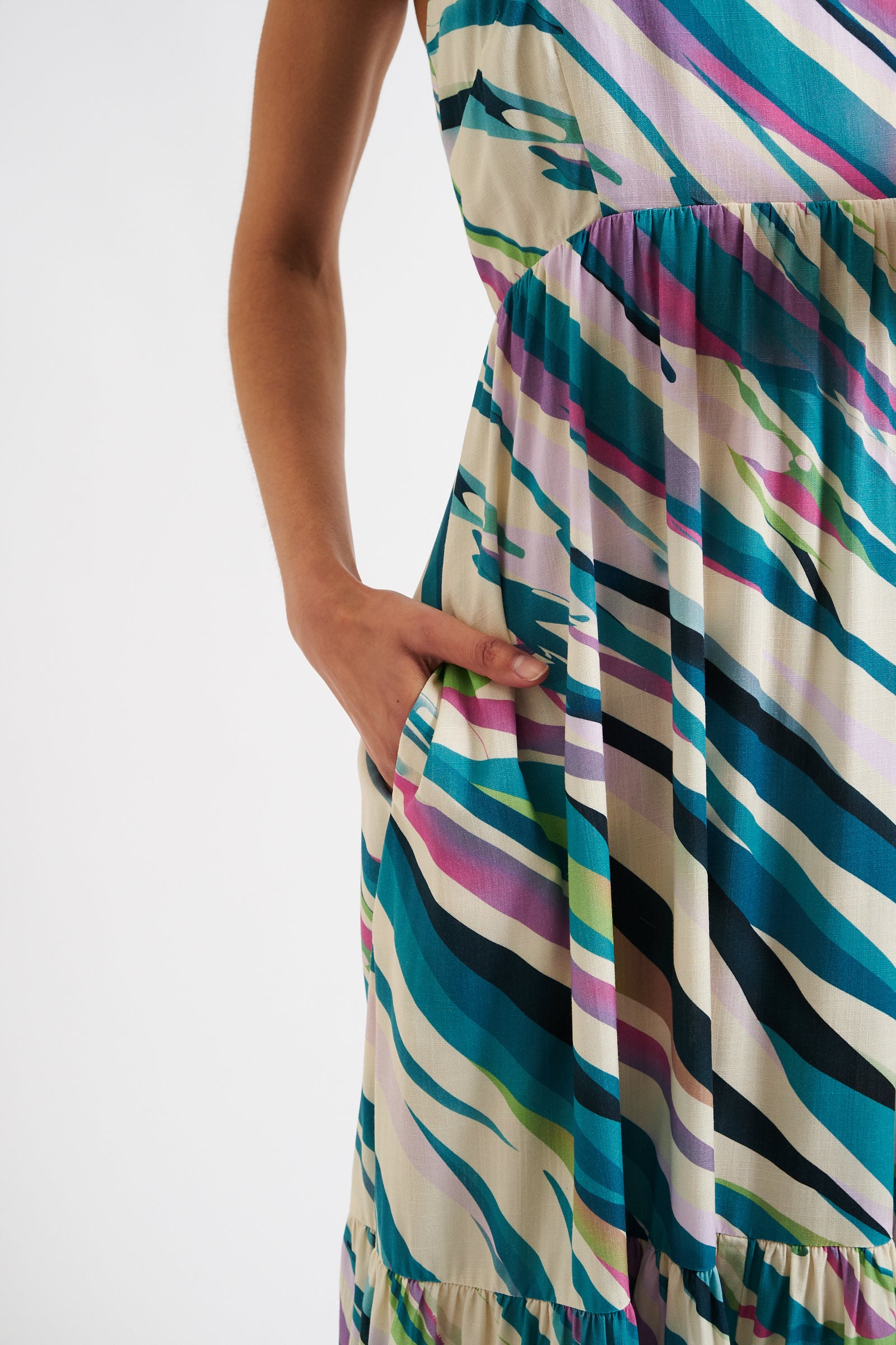 Jema Diagonal Wave Print Midi Sundress - Detail 2