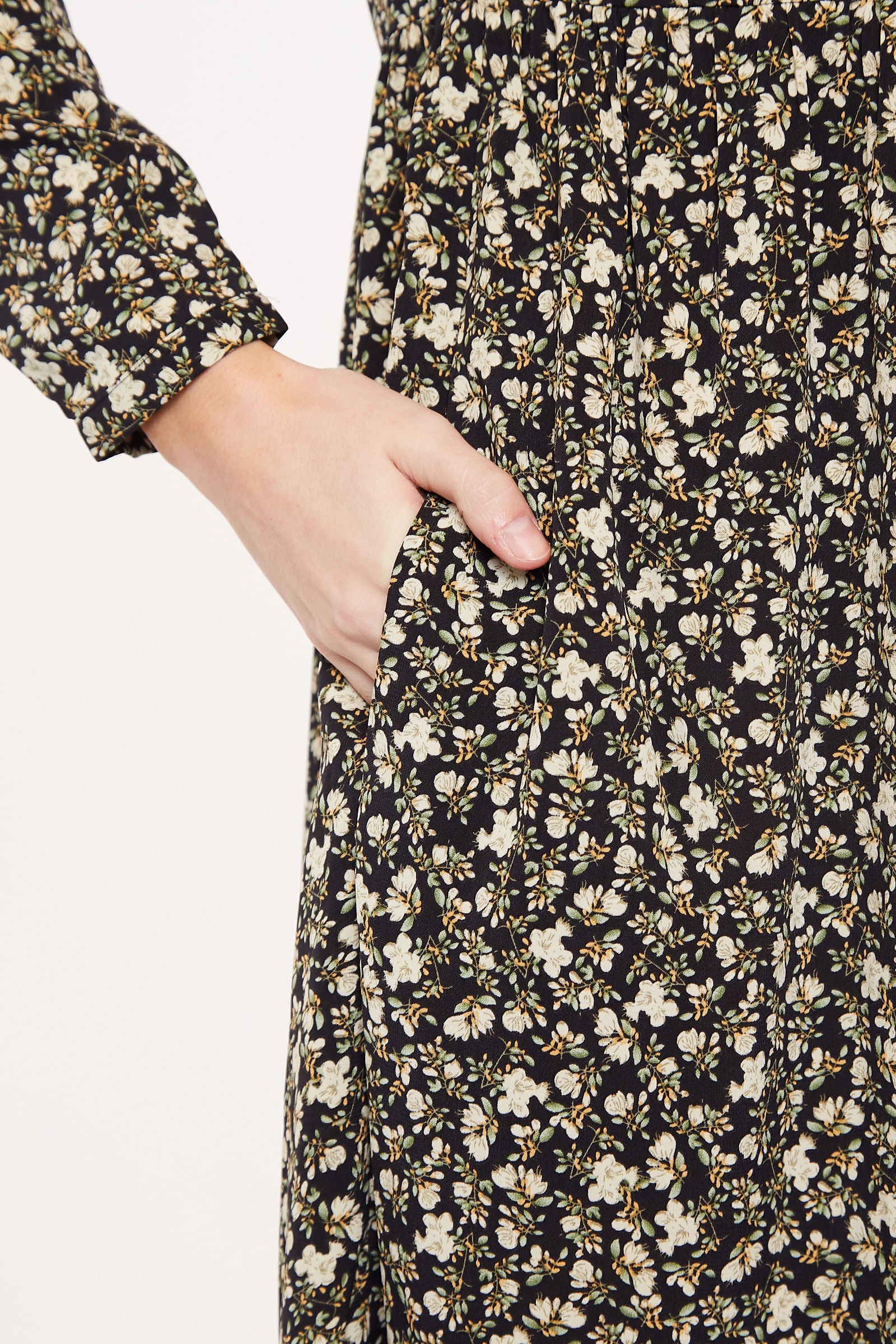 Macha Winter Garden Print Long Sleeved Tie Midi Dress - Detail 2