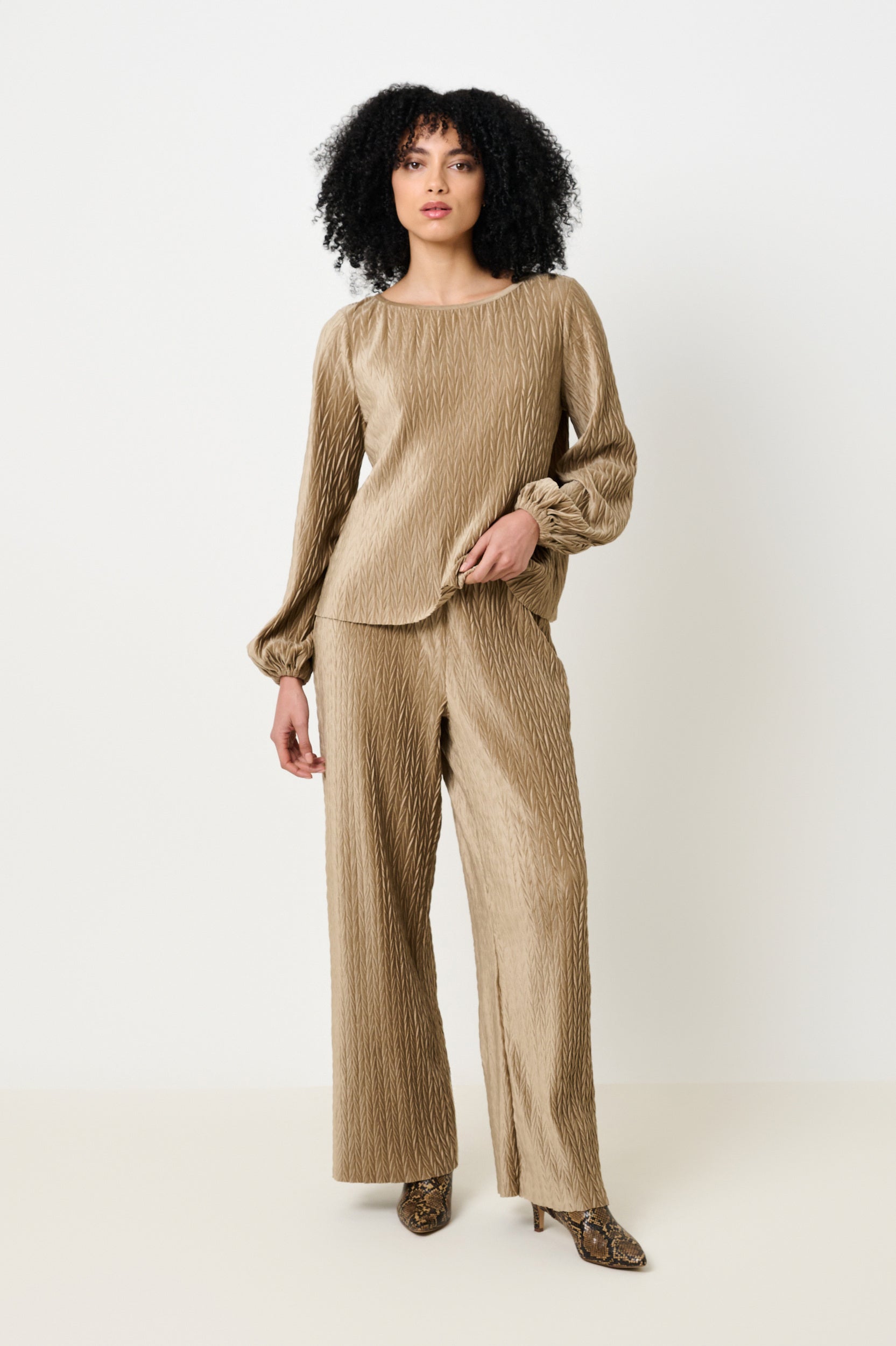 Melvin Velvet Pleat Trouser - Pale Taupe - Detail 2