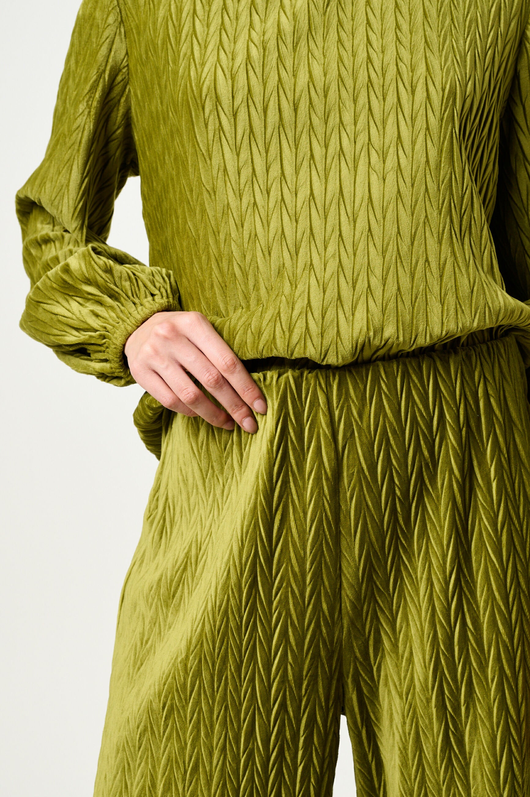Melvin Velvet Pleat Trouser - Kiwi - Detail 2