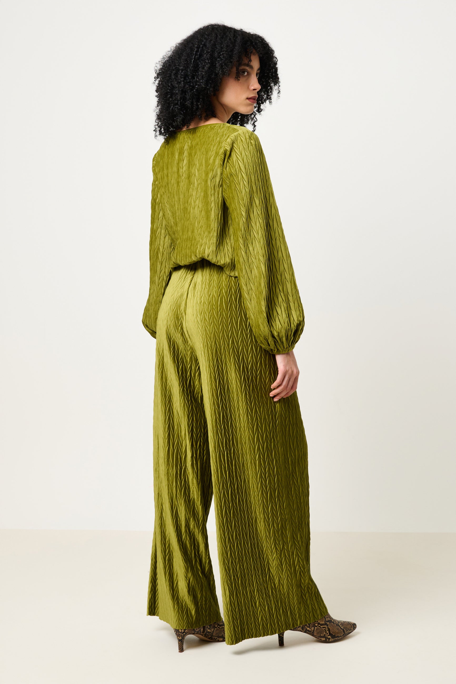 Melvin Velvet Pleat Trouser - Kiwi - Detail 1