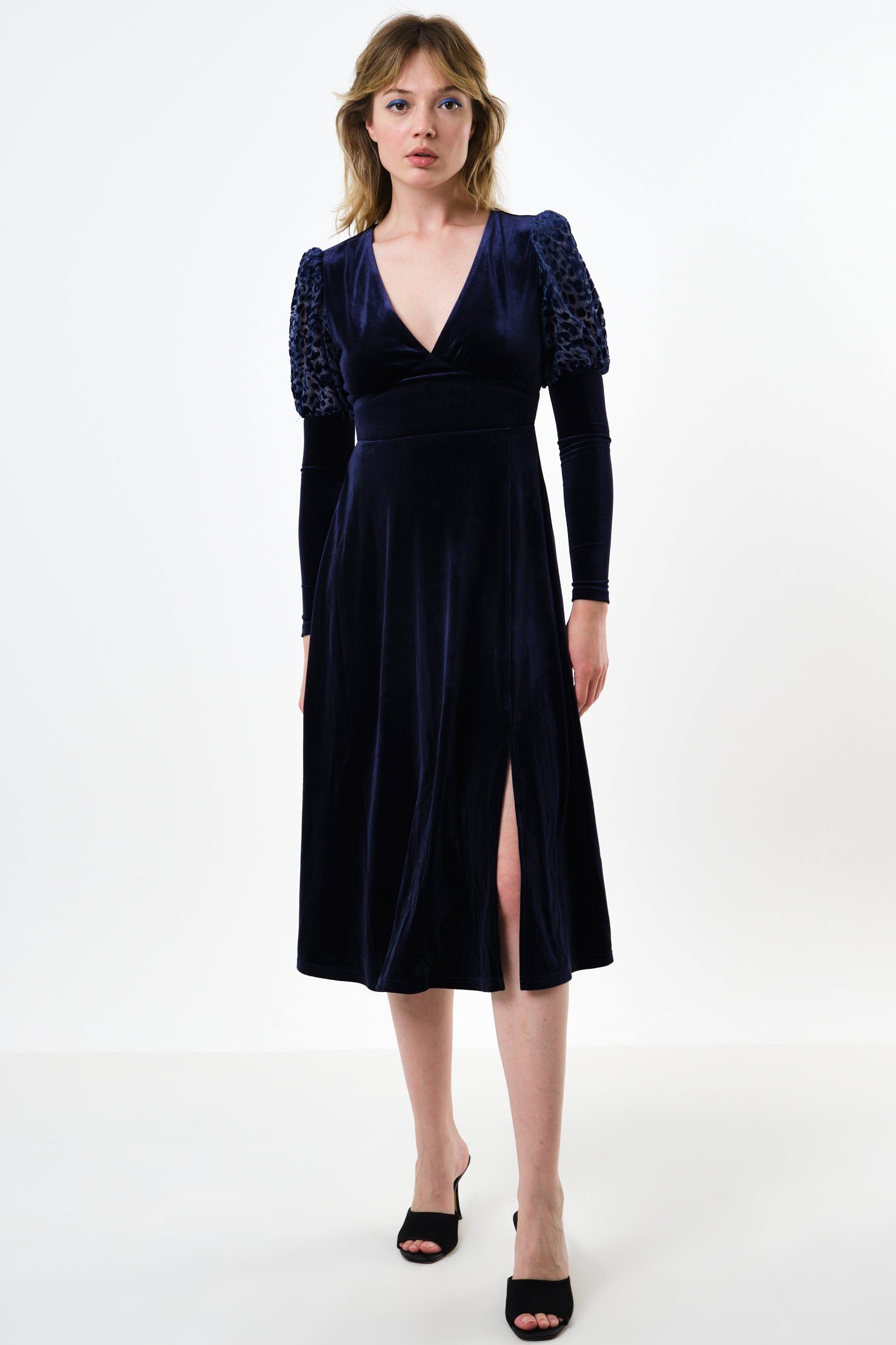 Moa Velvet V-Neck Midi Dress - Navy