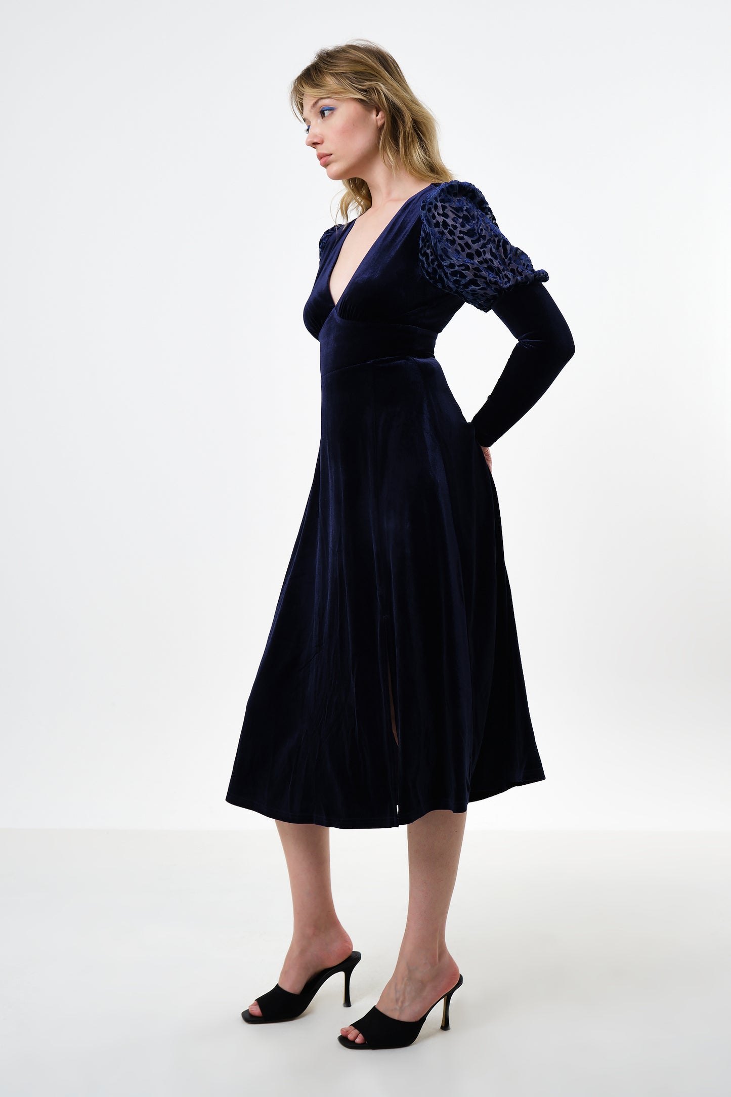 Moa Velvet V-Neck Midi Dress - Navy