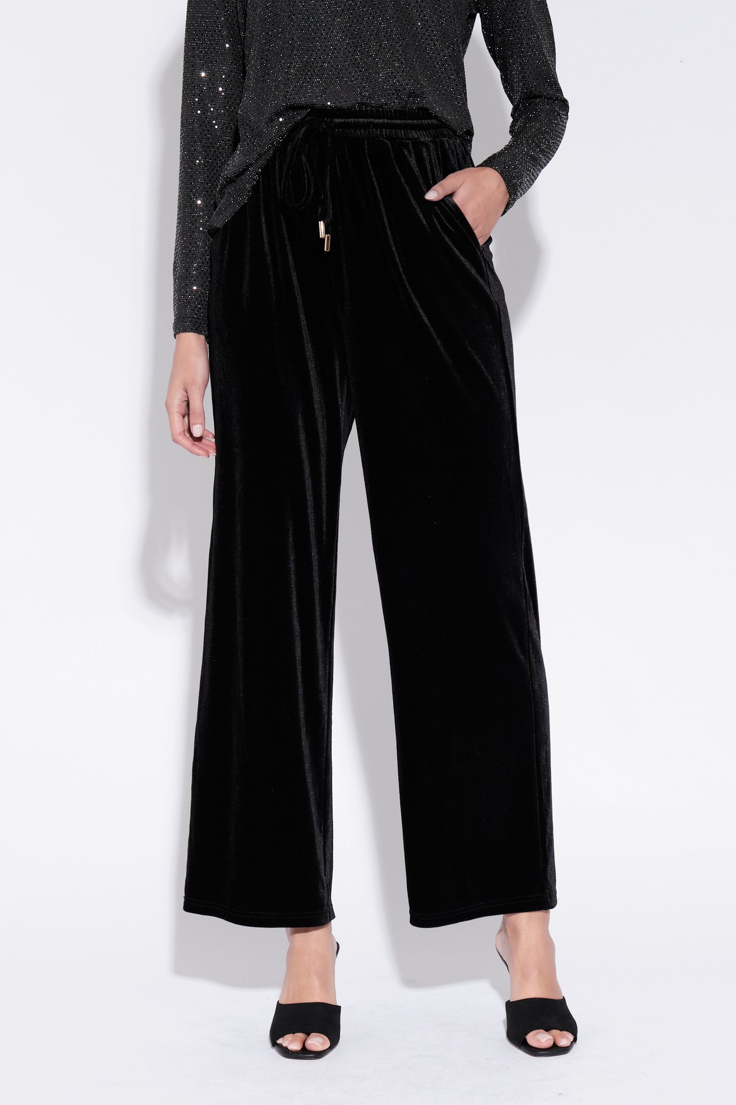 Nuccia Velvet Trousers in Black