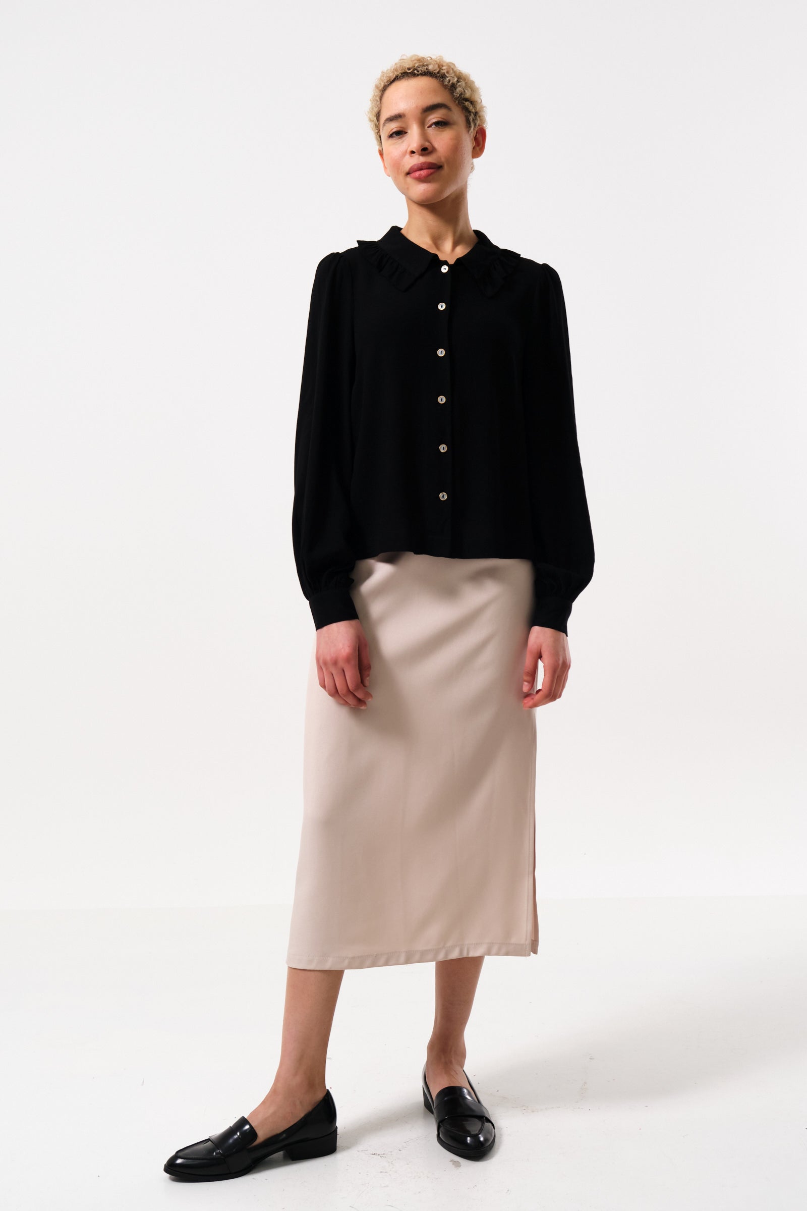 Padma Long Sleeve Shirt in Black - Detail 1