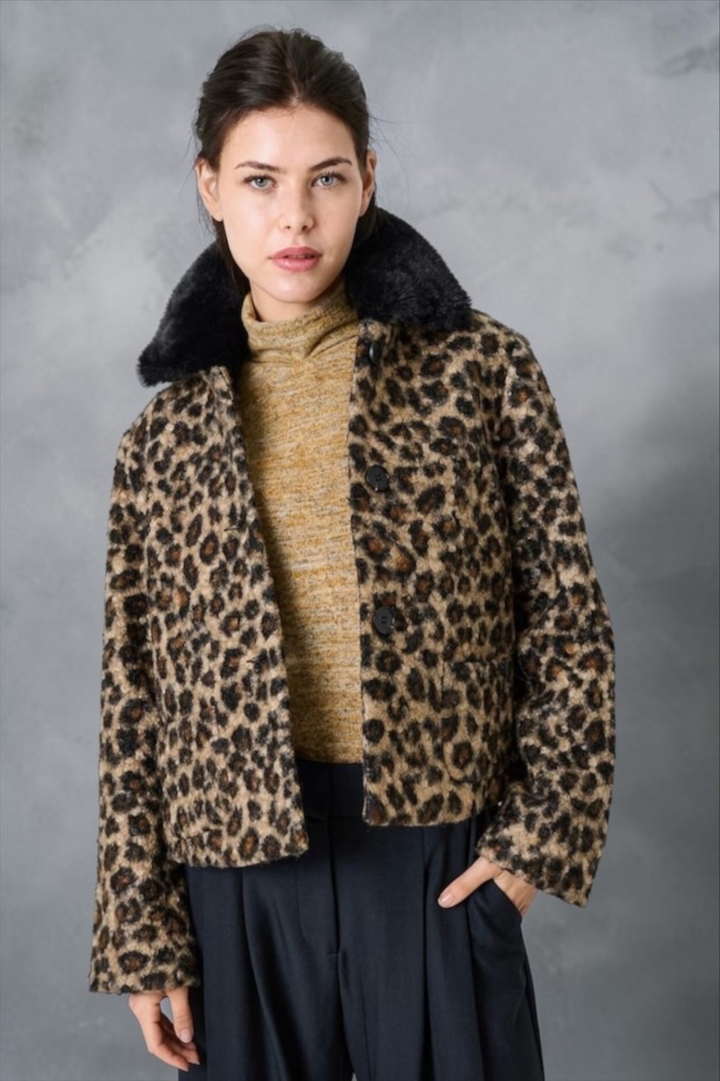Apple Animal Boucle Faux Fur Collar Jacket - Black