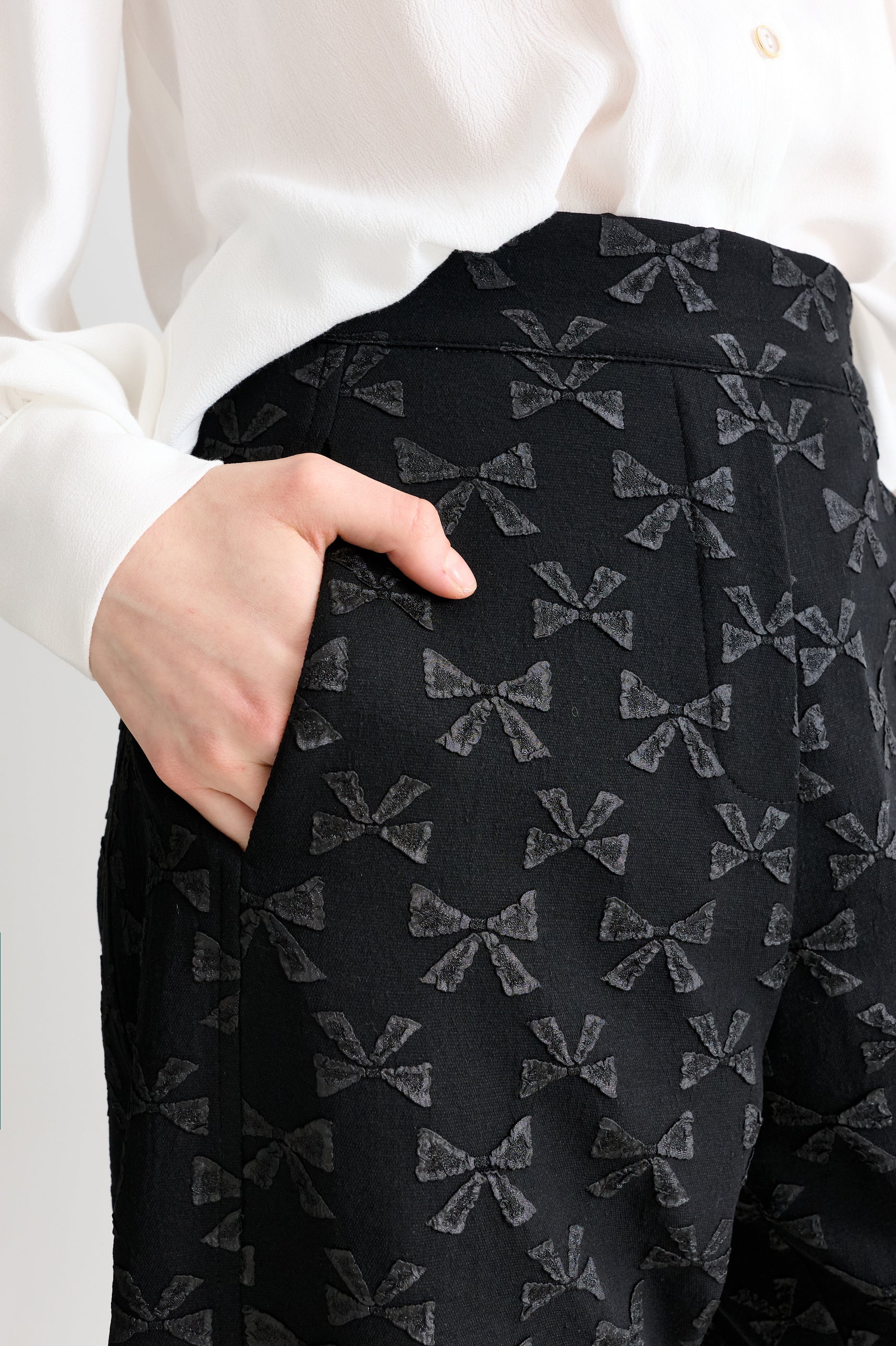 Sutton Bow Jacquard Barrel Trousers - Black - Detail 1