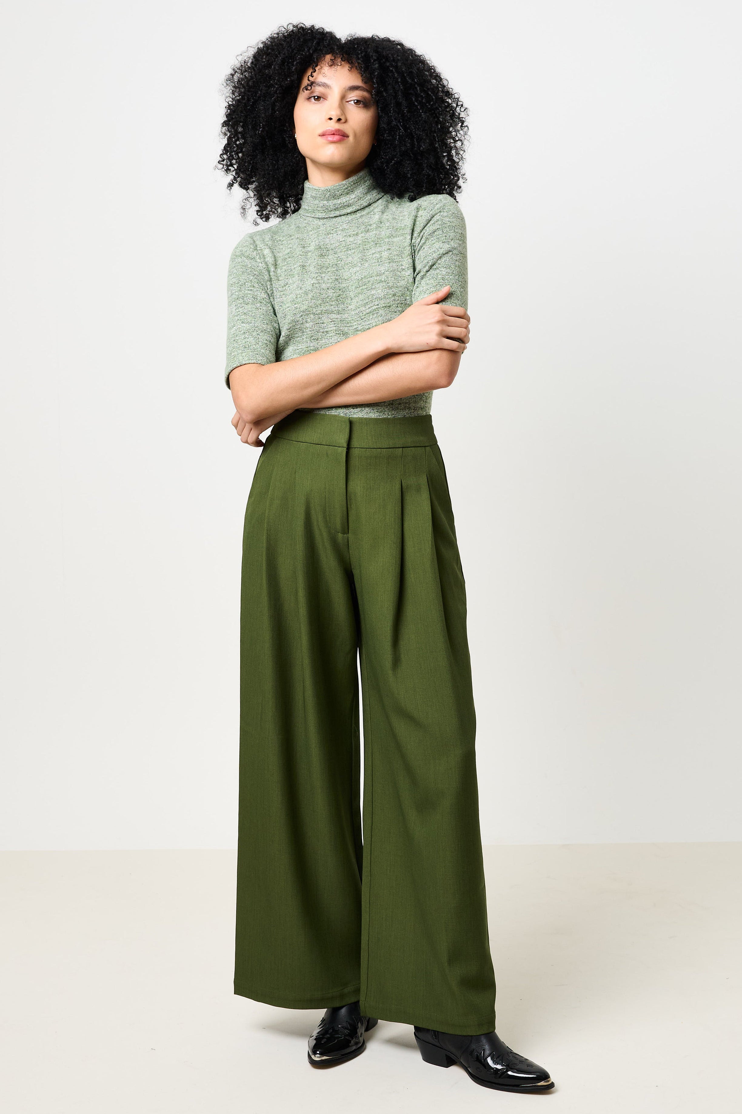 Tyler Pleat Front Wide Leg Trouser - Moss Green - Detail 1