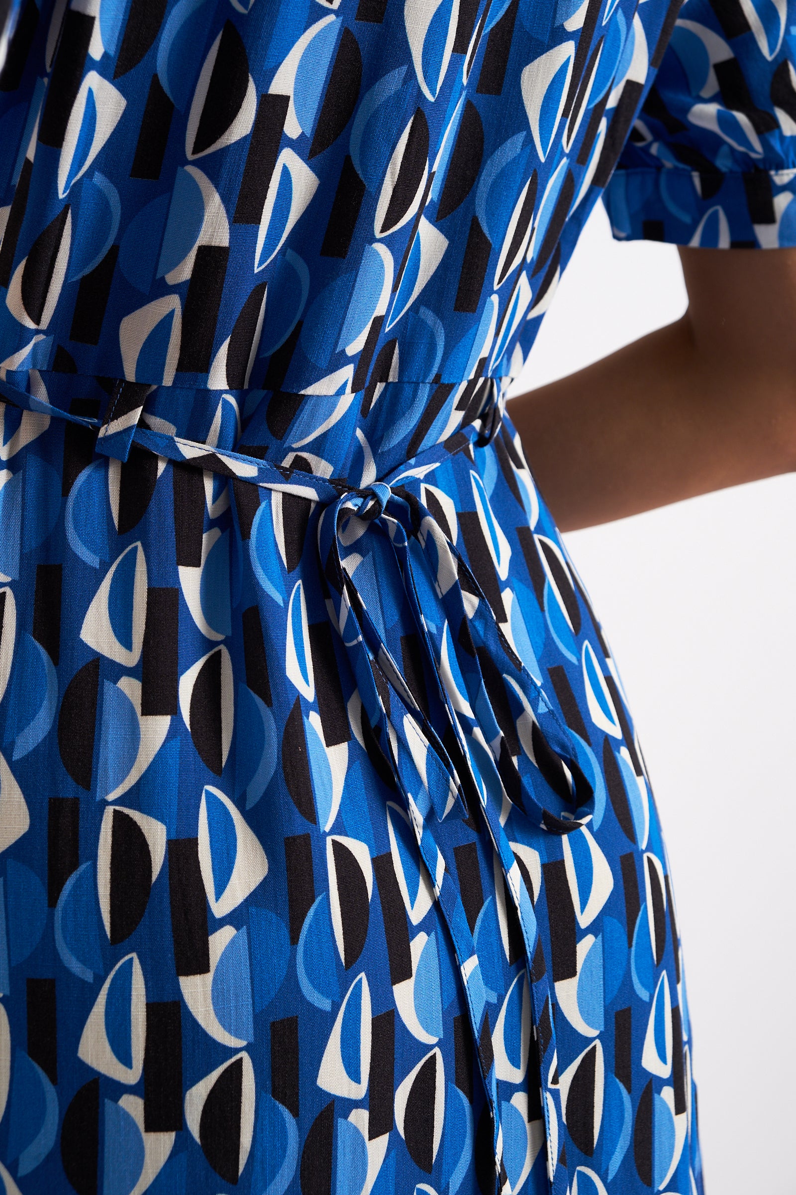 Wanda Mid Century Retro Print Midi Dress - Blue - Detail 2