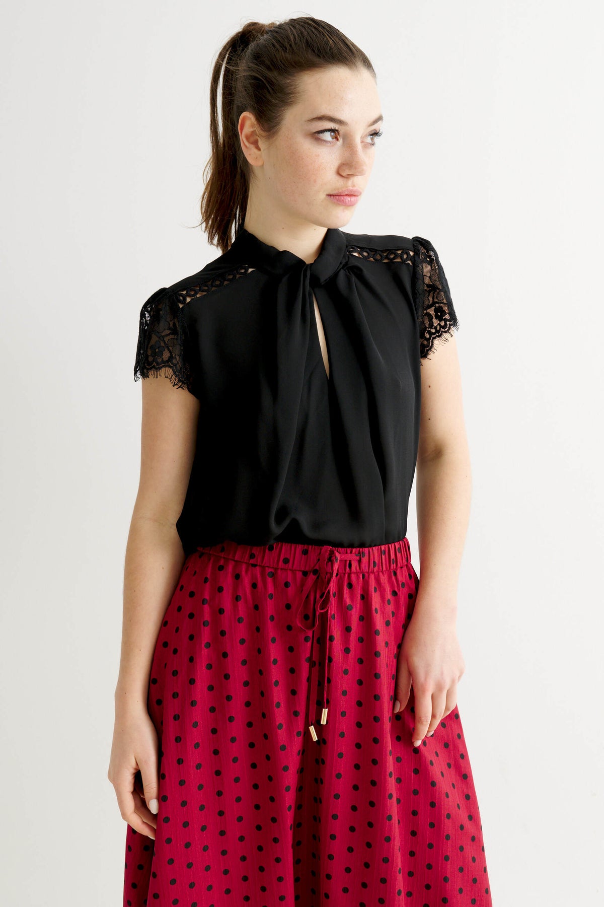 Holton Lace Short sleeve top - Black