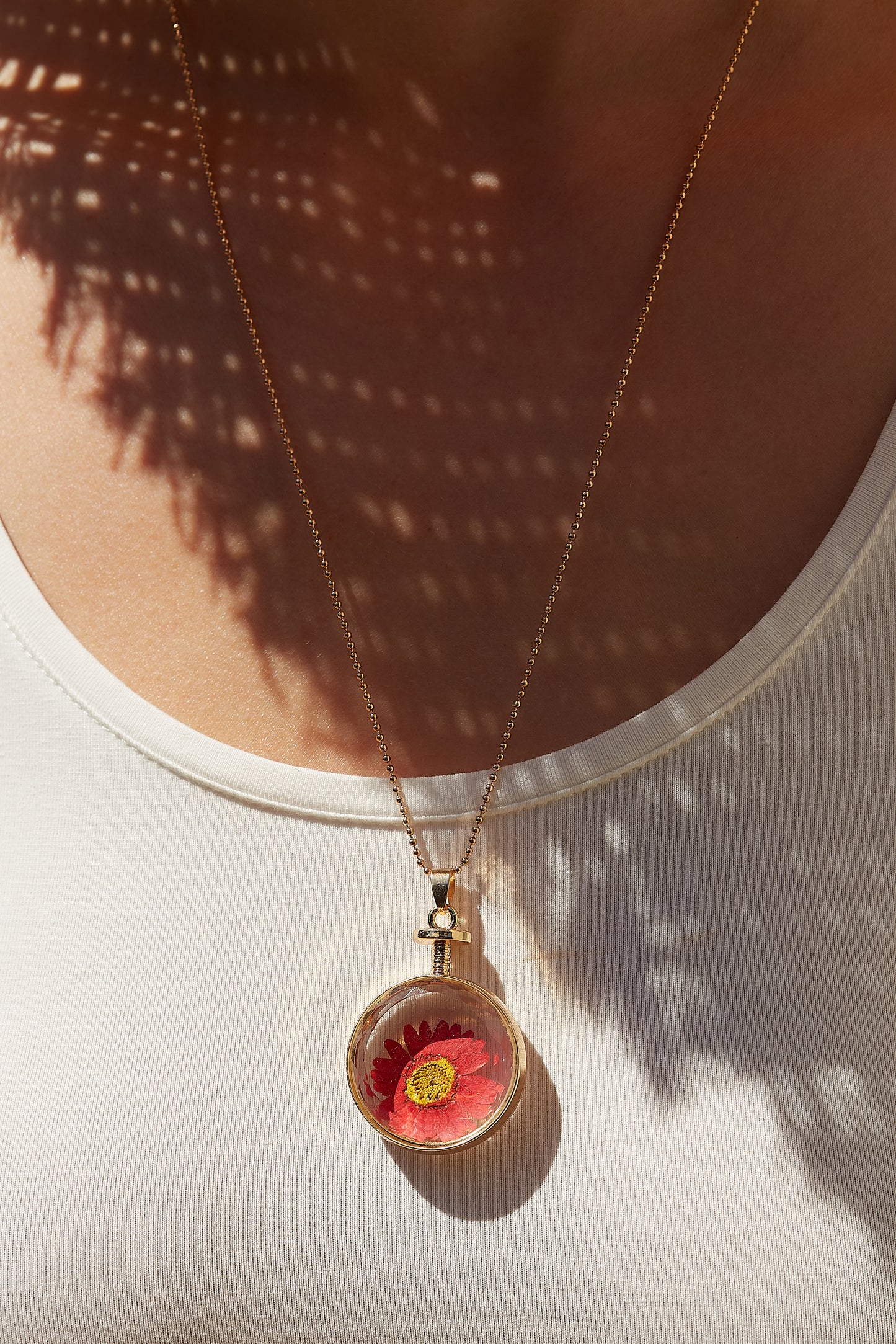 Louche Bani Daisy Inlay Pendant Necklace - Red