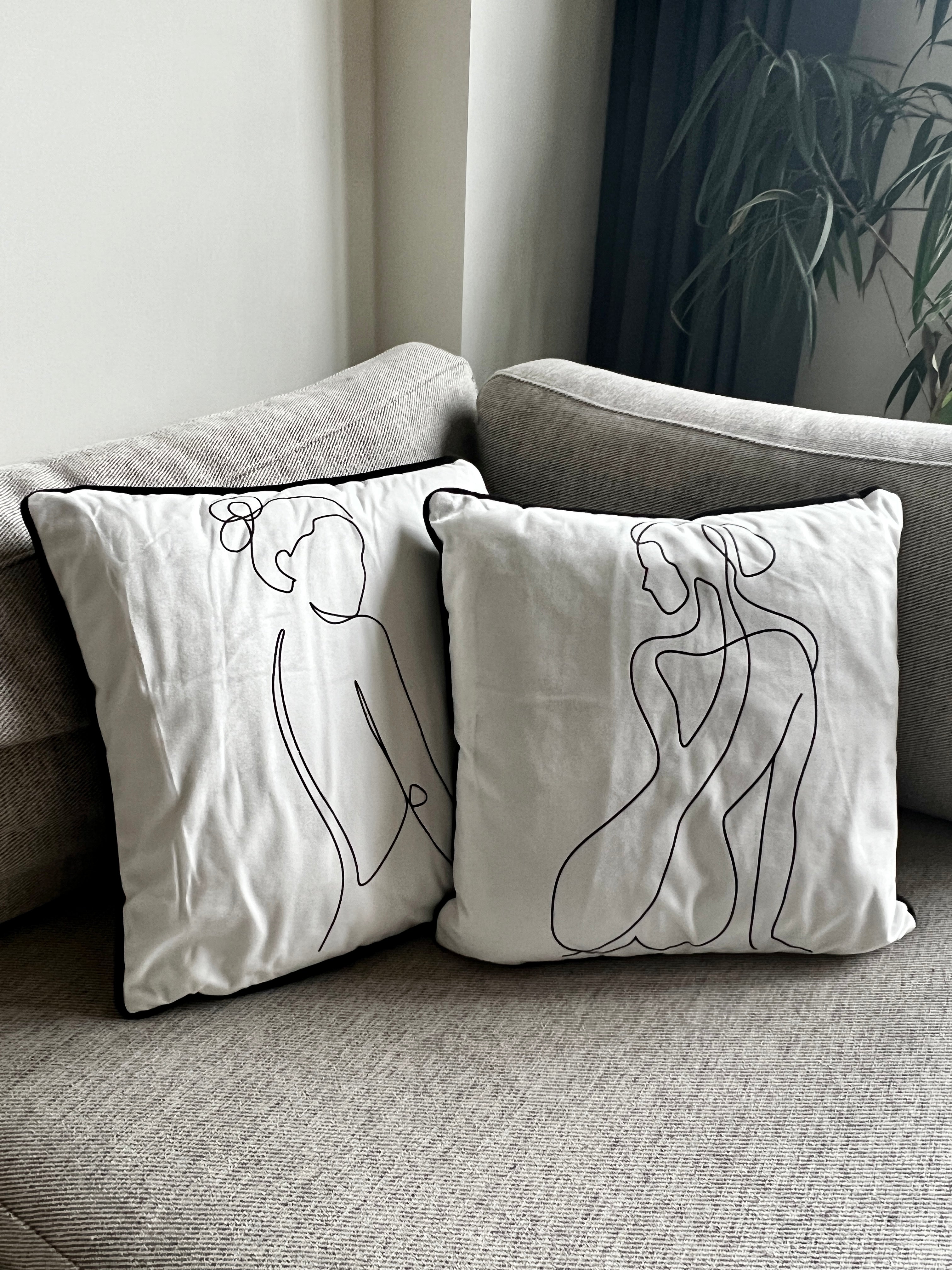 Velvet Standing Woman Cushion - Detail 1