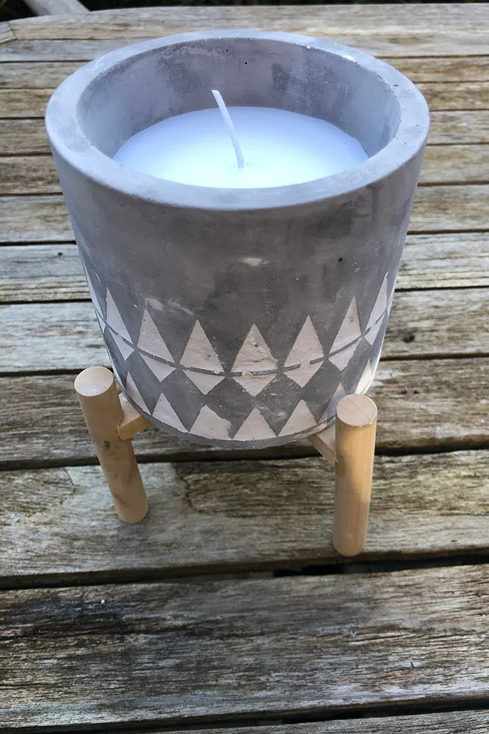 Large Embossed Diamond Concrete Candle With Stand