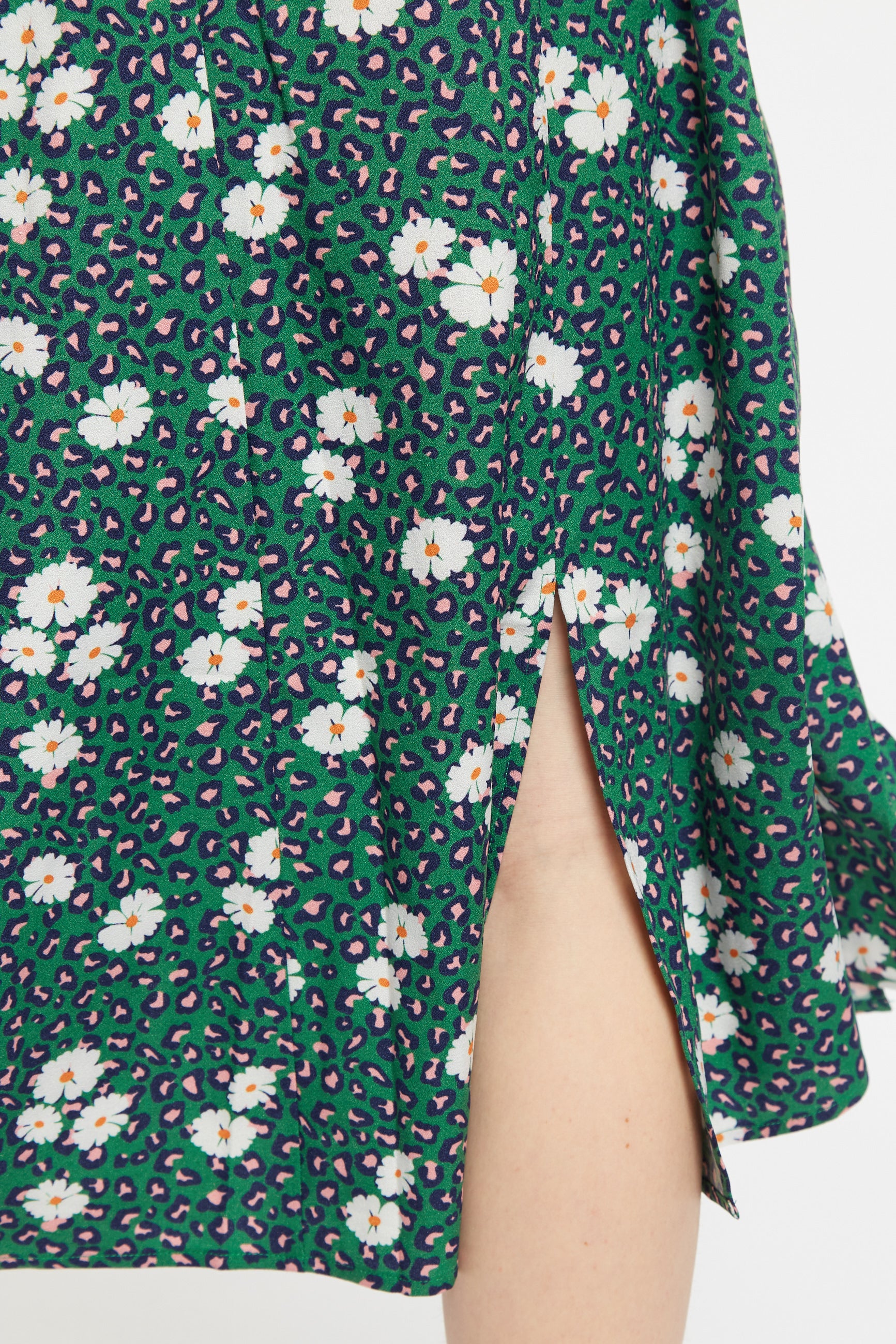 Liv Roaring Daisy Print Long Sleeve Midi Dress - Green - Detail 2