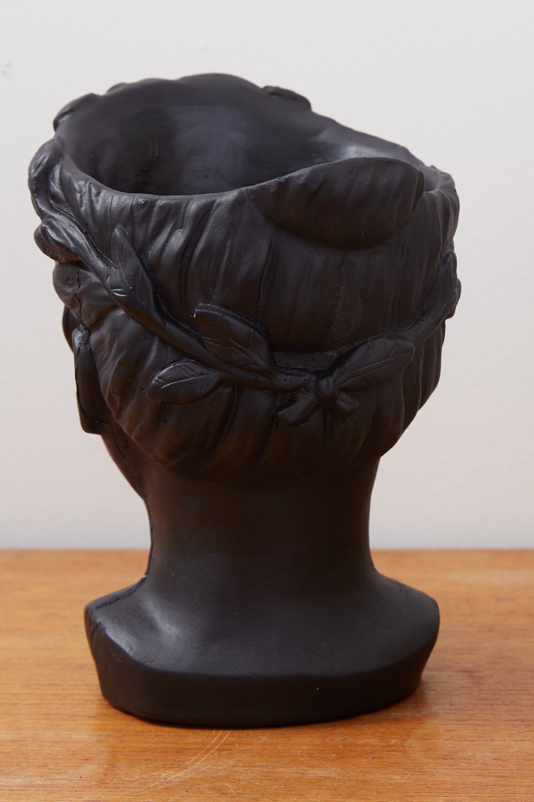 Medium Venus Head Planter in Black - Detail 4