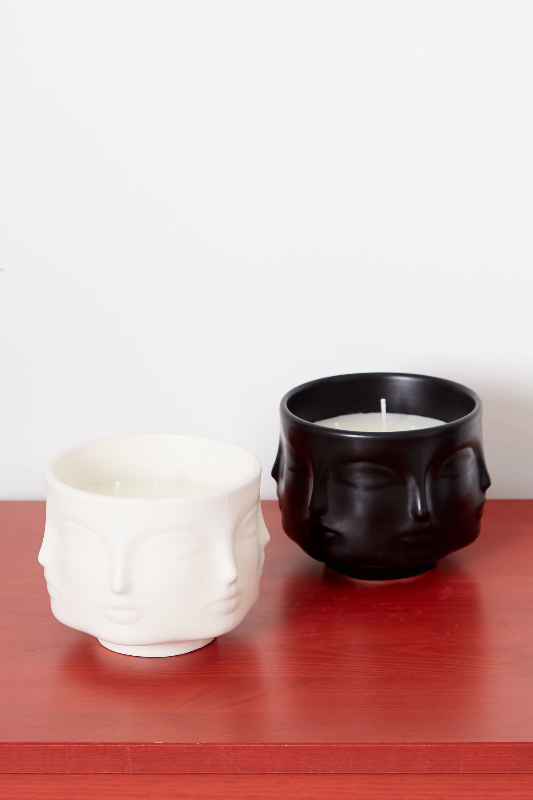 Relief Face Black Orchid Scented Candle - Detail 3