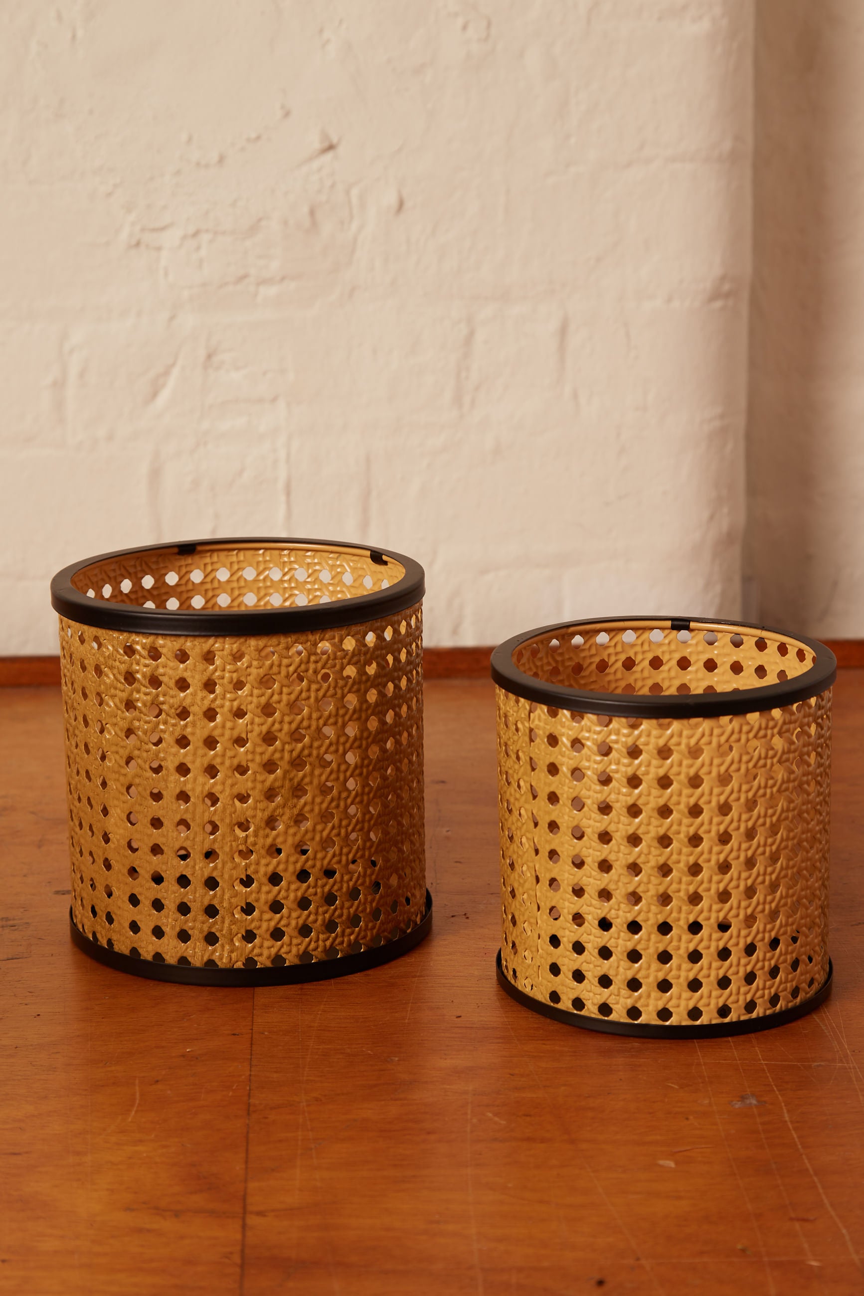 Set Of 2 Woven Cane Effect Planters - Detail 1