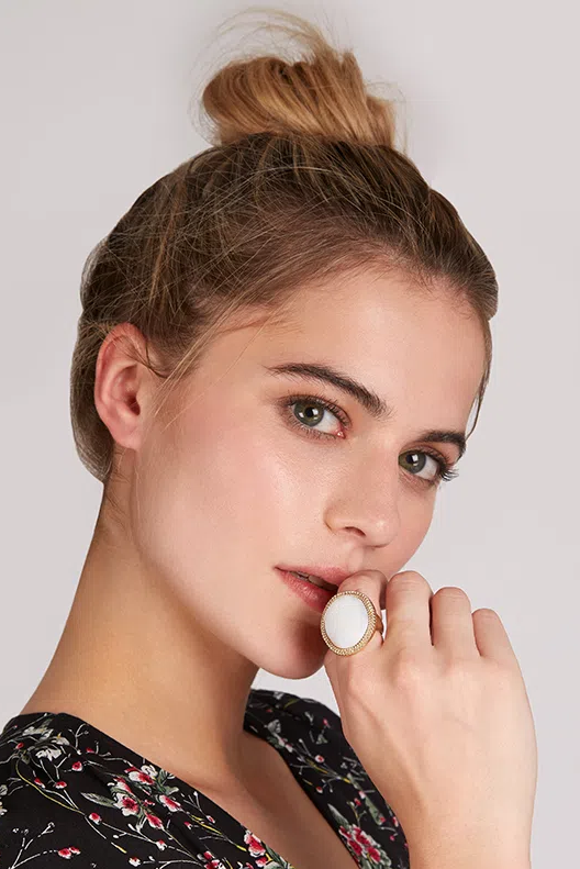 Julia White Shell Ring - Gold