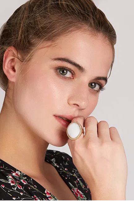 Julia White Shell Ring - Gold