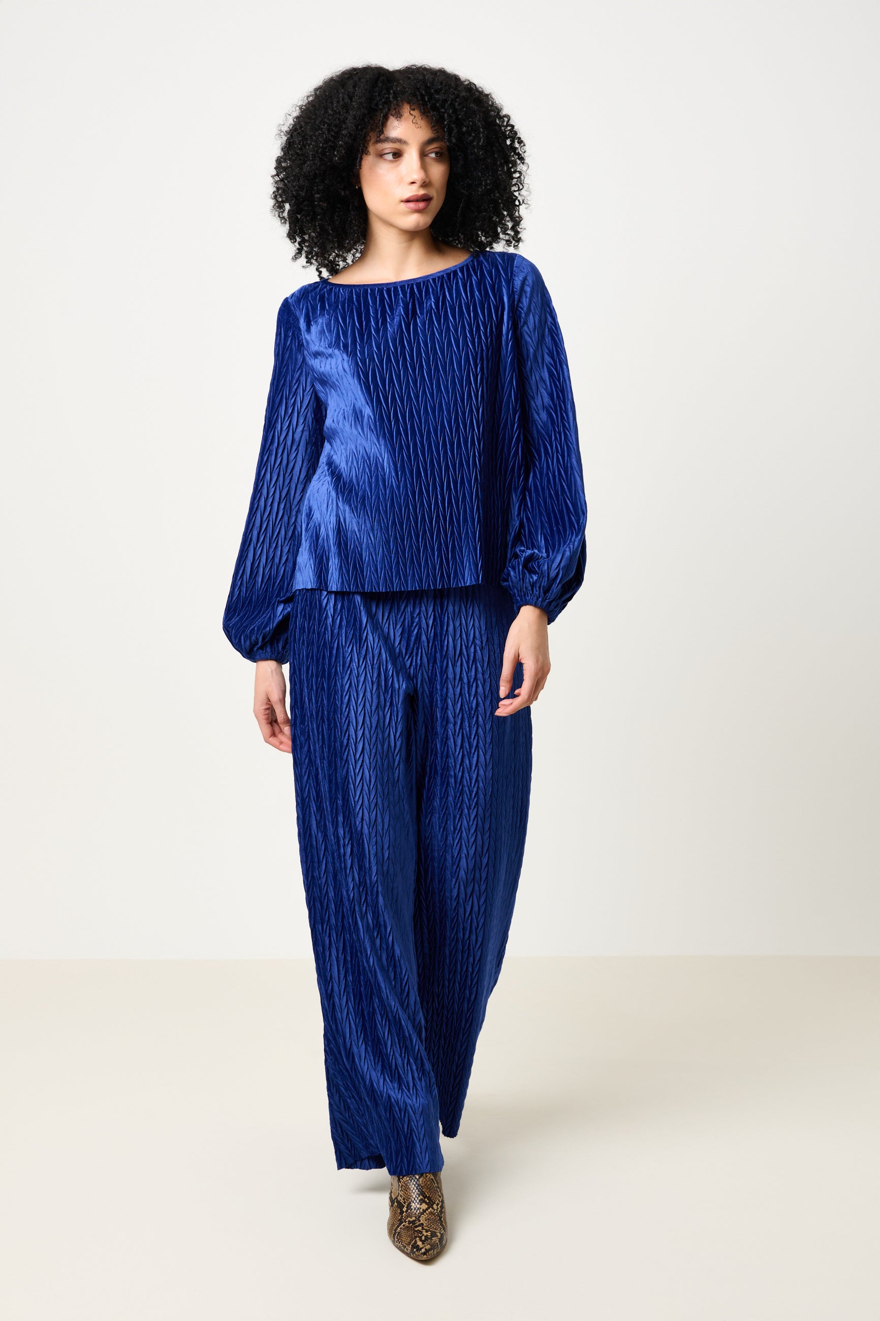 Melvin Velvet Pleat Trouser - Cobalt - Detail 3