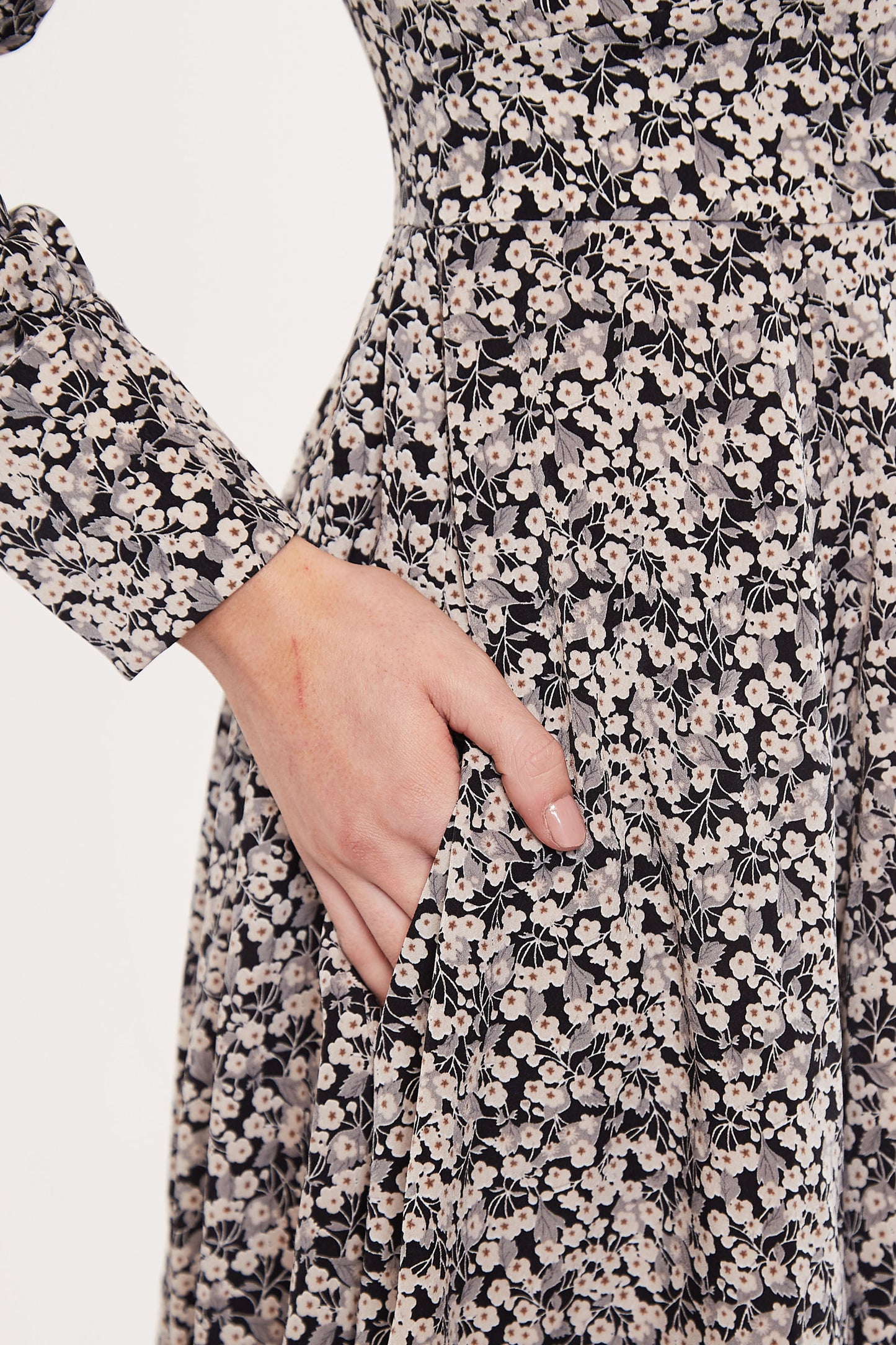 Louche Arwen Ramble Print V Front & Back Midi Dress