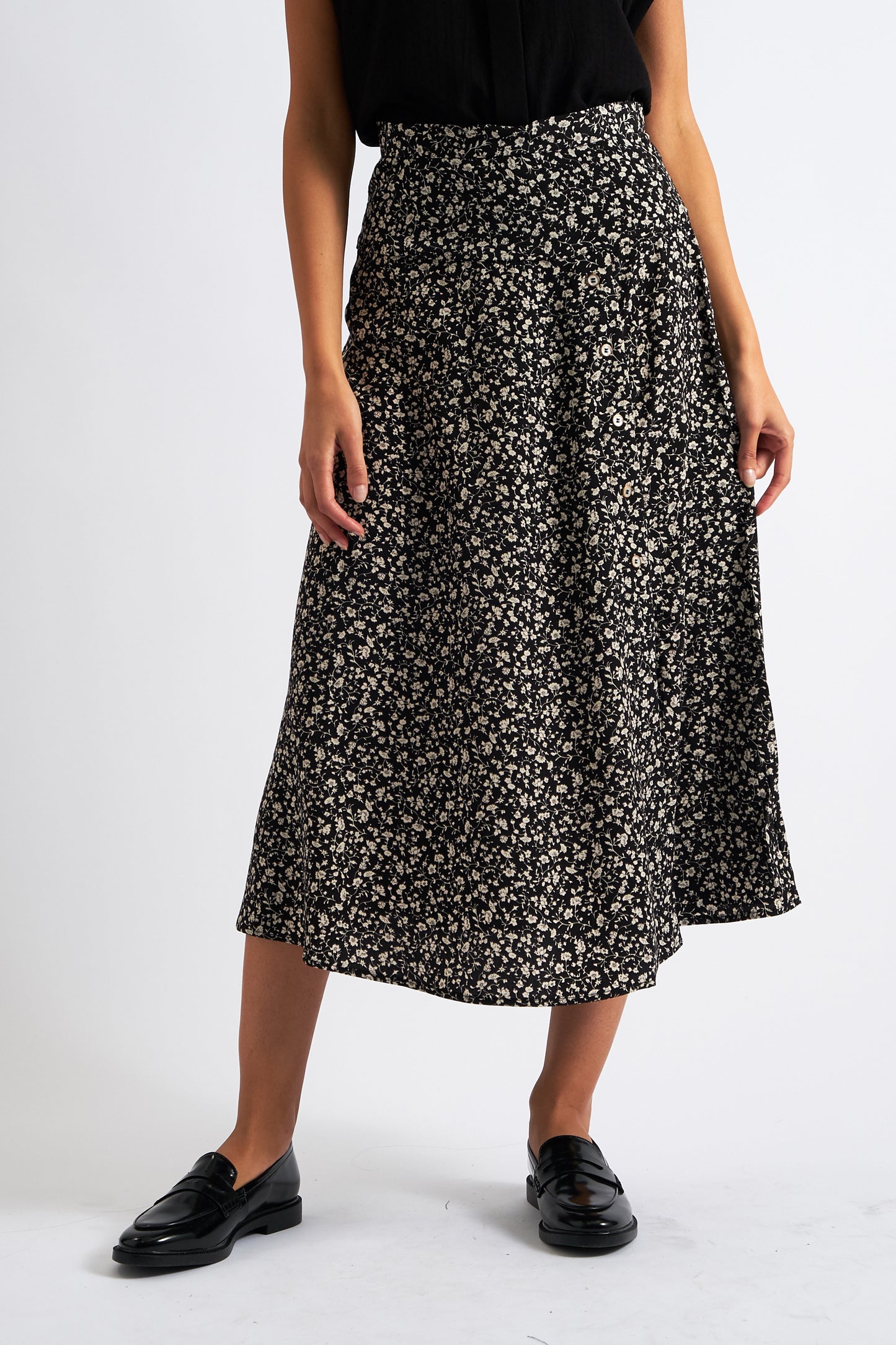 Barney Floral Print Midi Skirt in Black – JOY