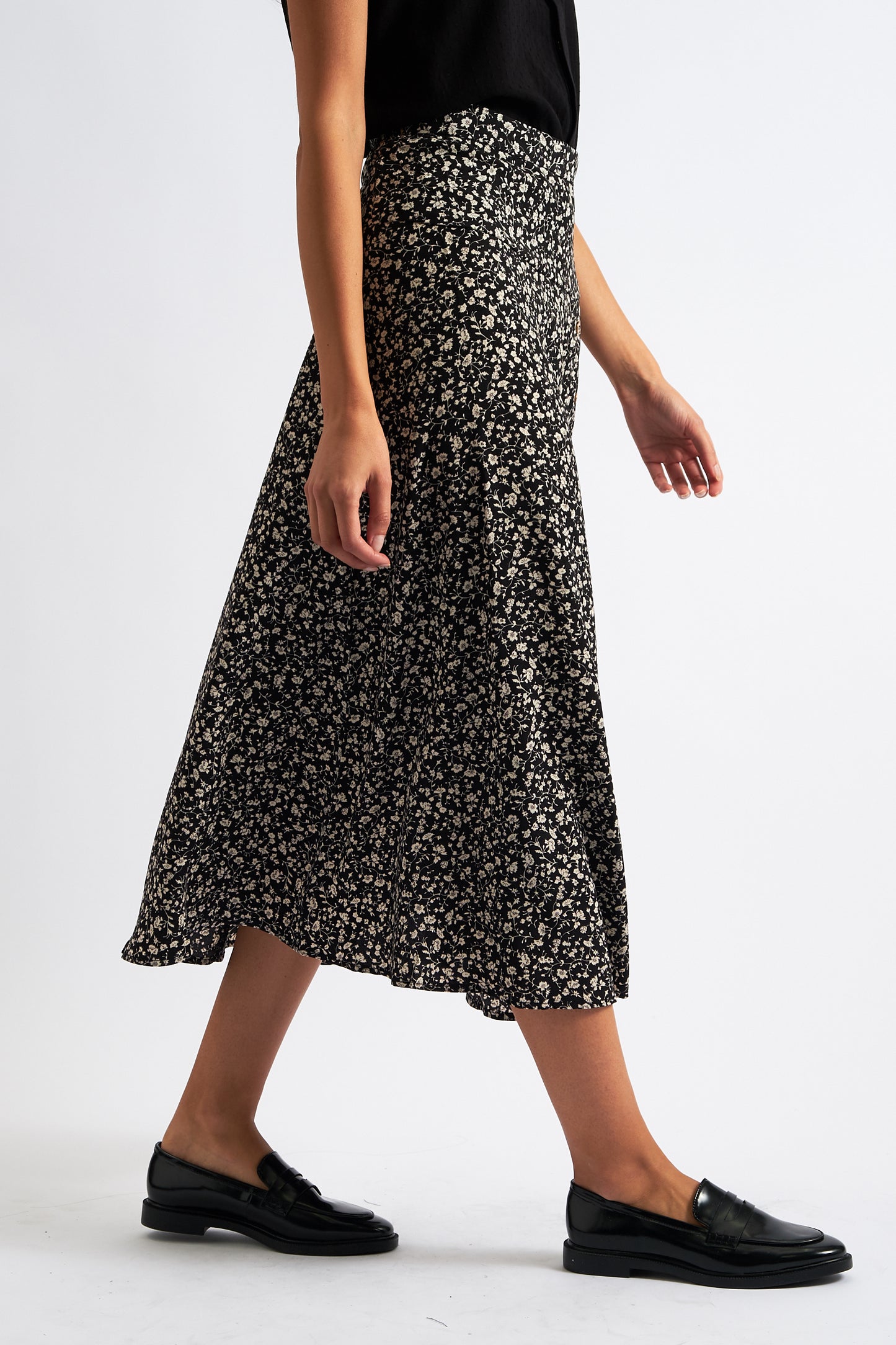 Barney Floral Print Midi Skirt in Black