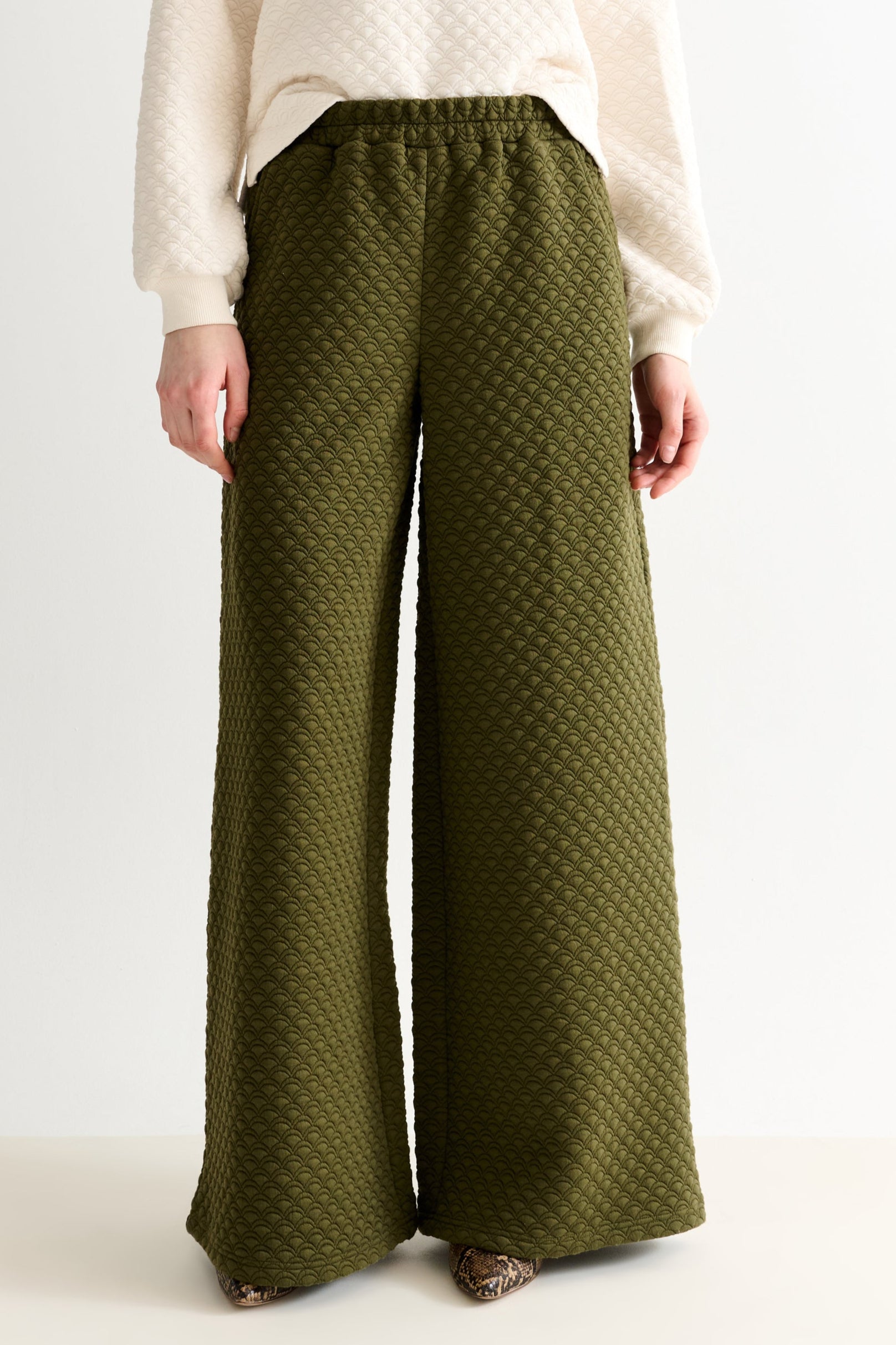 Flory Scallop Quilt Wide Leg Trouser - Moss Green