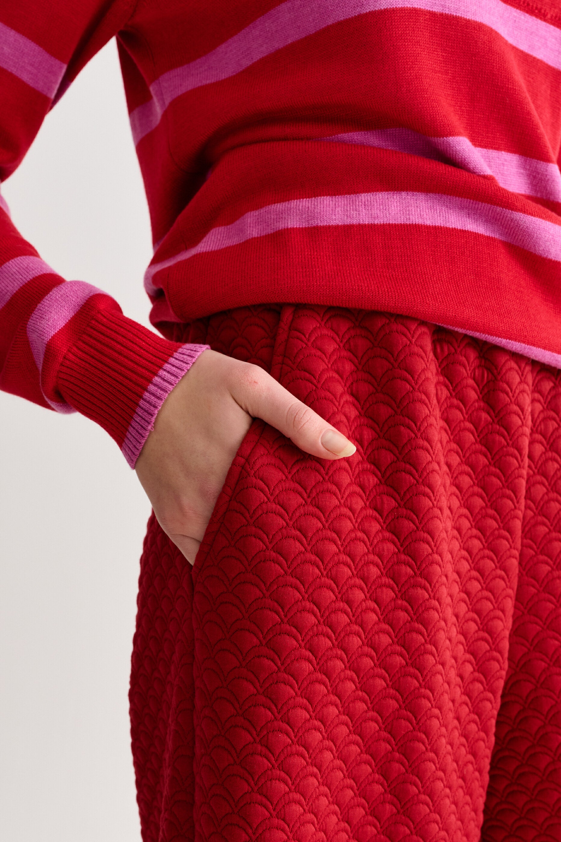 Flory Scallop Quilt Wide Leg Trouser - Wine Red - Detail 2
