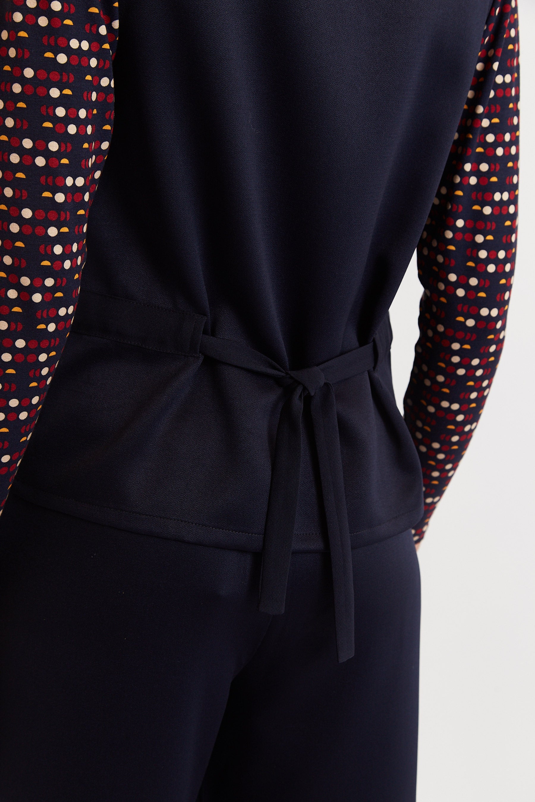 Jakson Sustainable Satin Back Crepe Waistcoat - Navy - Detail 3