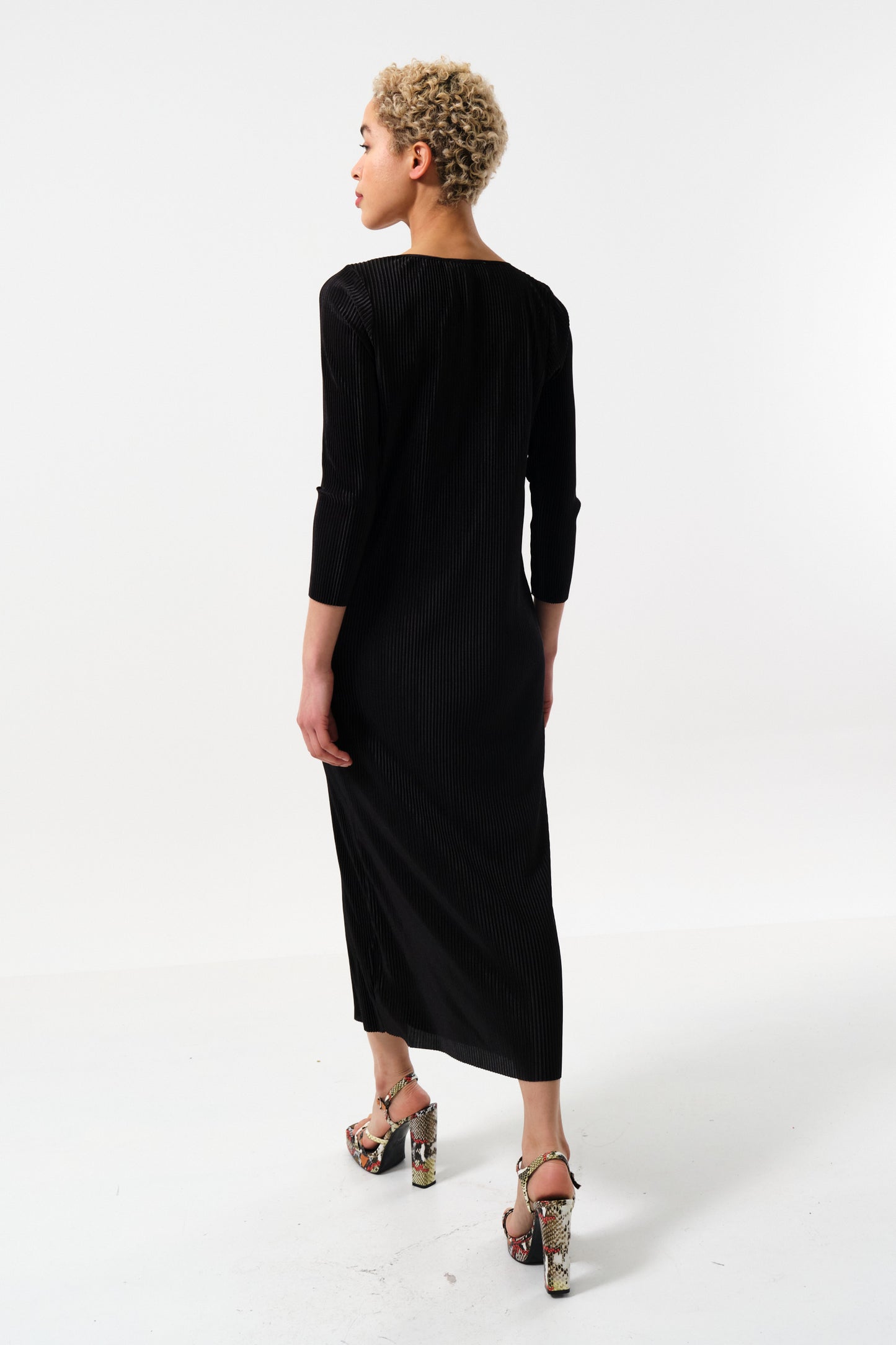 Joeva Pleated Midi Dress - Black