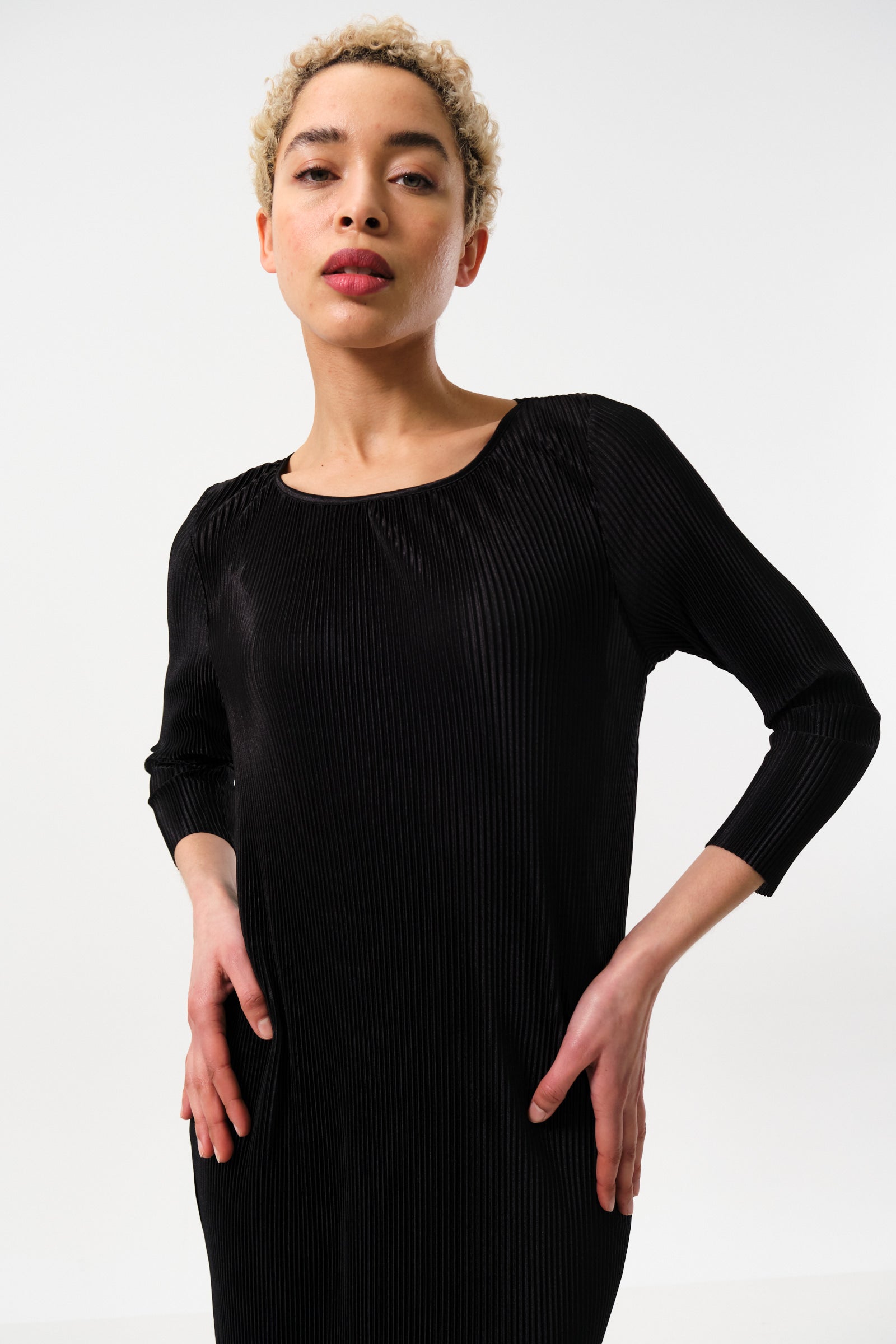 Joeva Pleated Midi Dress - Black - Detail 1