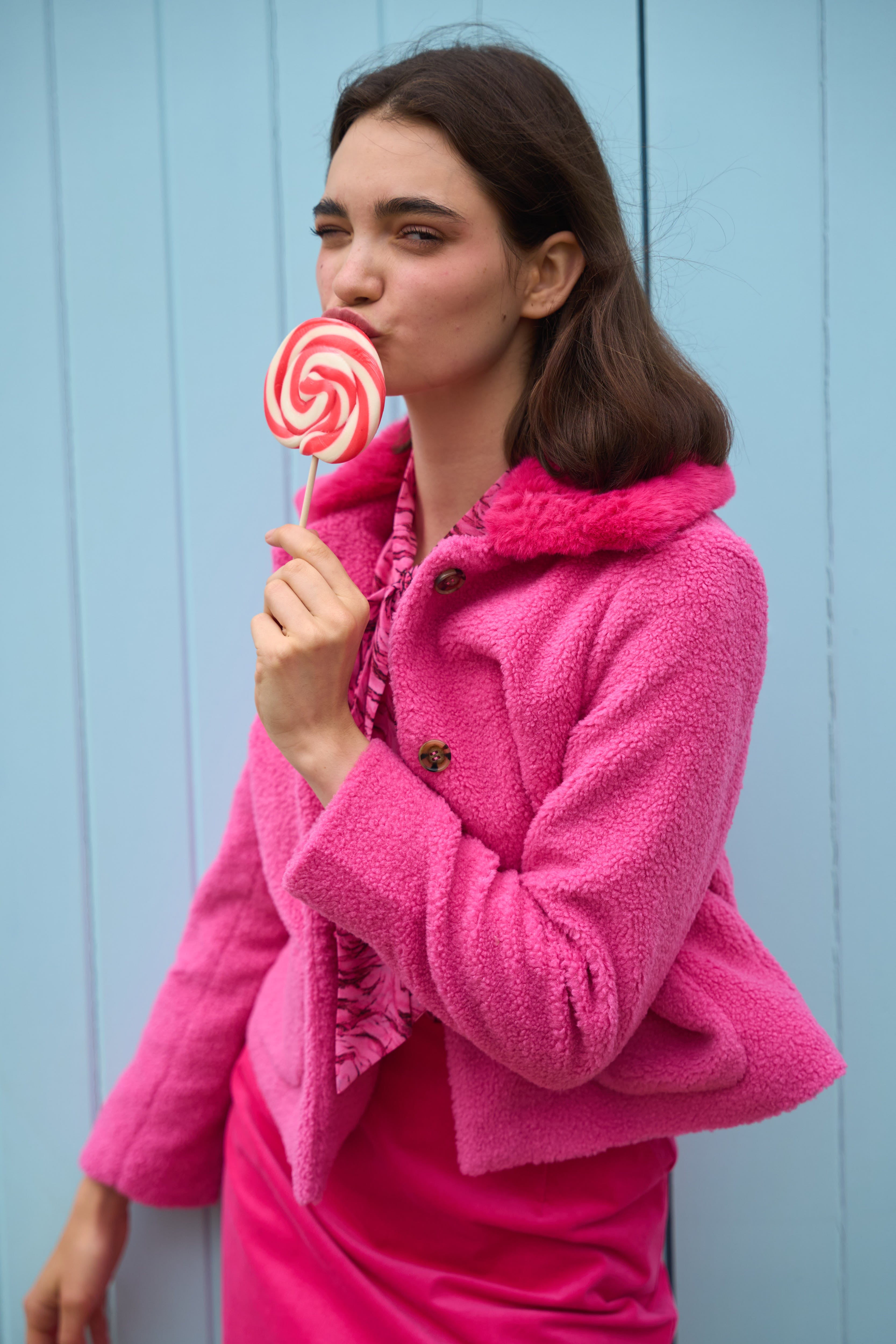 Apple Borg Faux Fur Collar Cropped Jacket – Pink