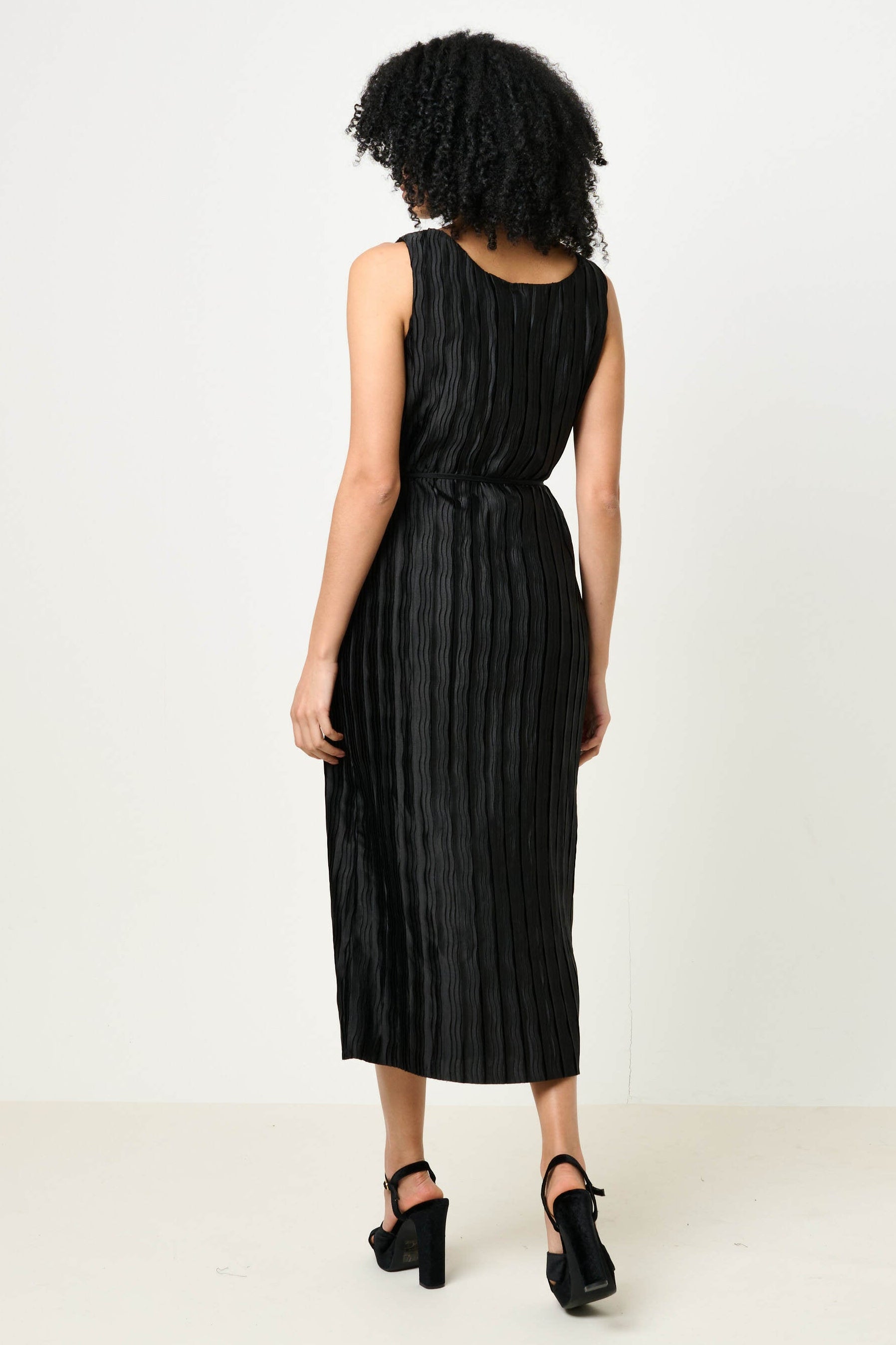 Lumina Pleat Surprise Sleeveless Midi Dress - Black