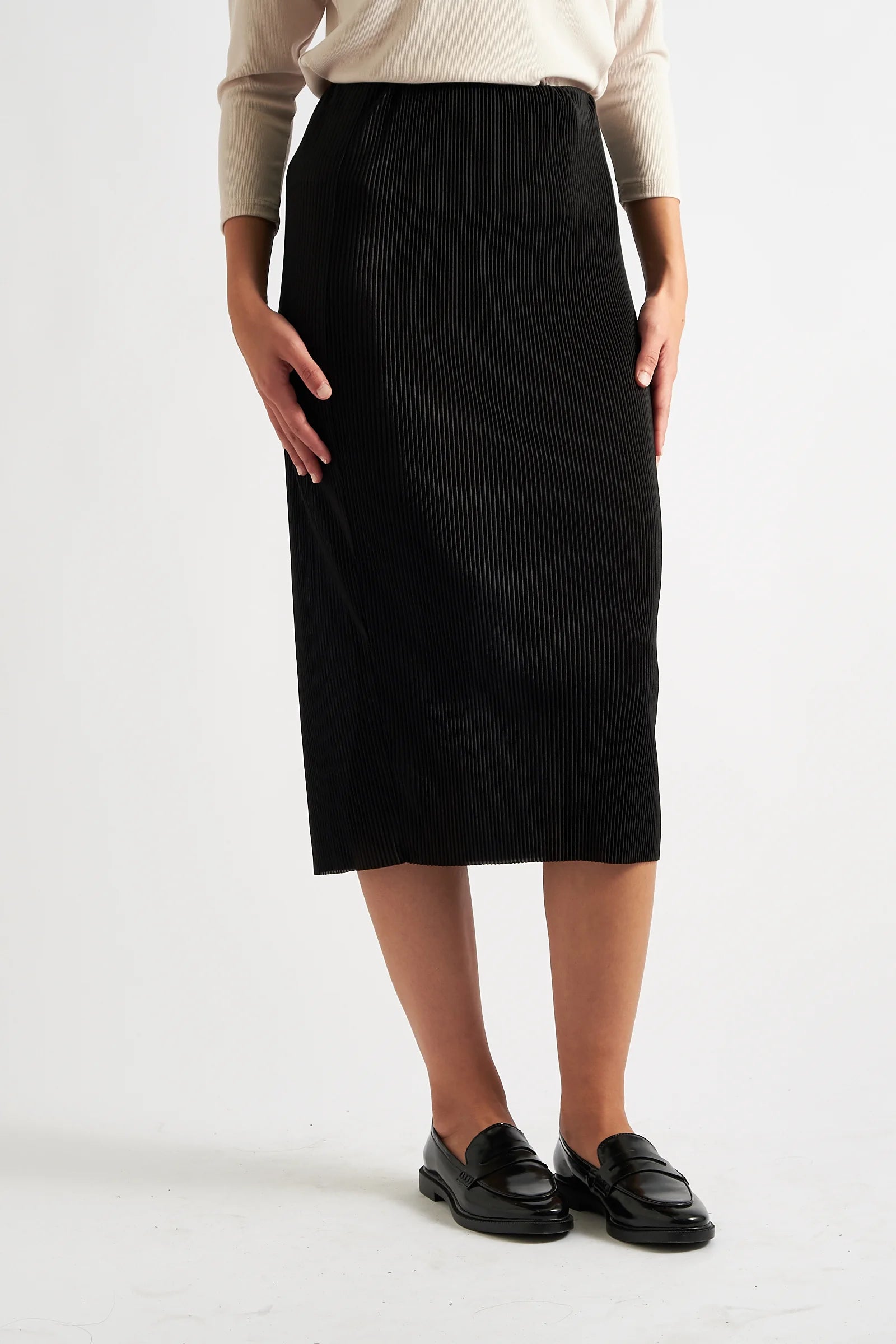 Maylis Pleat Midi Skirt - Black - Detail 1