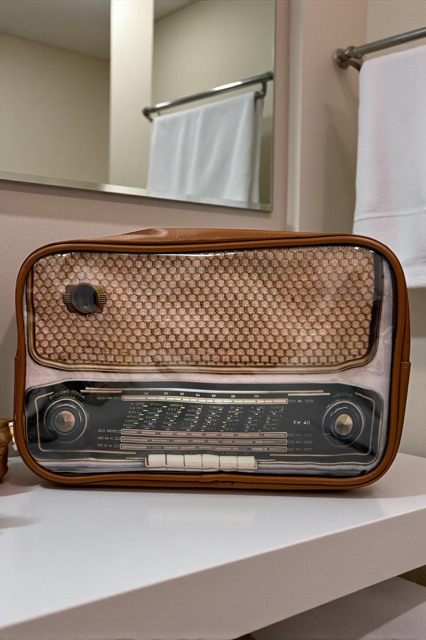 Retro Radio Men’s Washbag