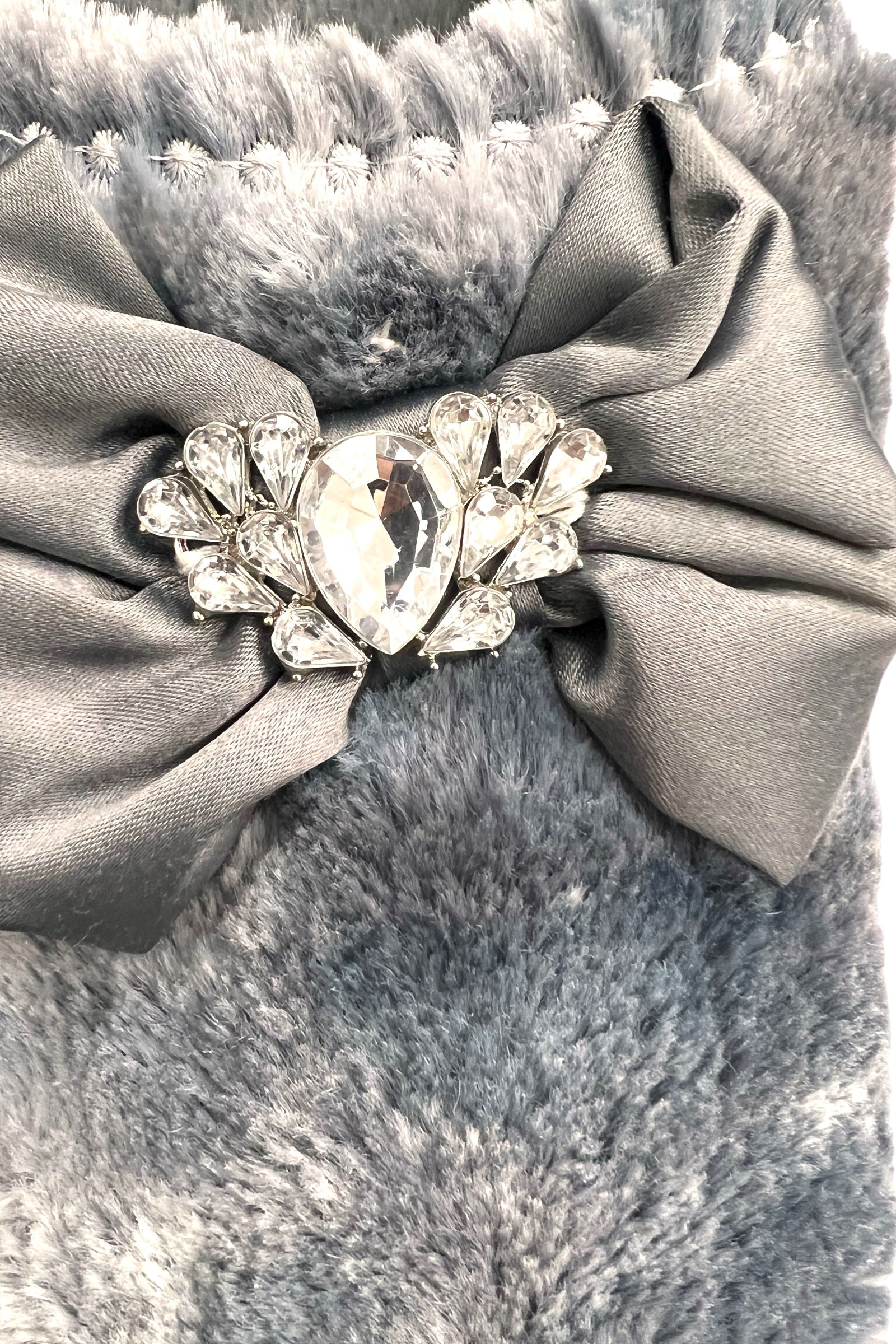 Diamond Bow Faux Fur Slippers - Detail 1