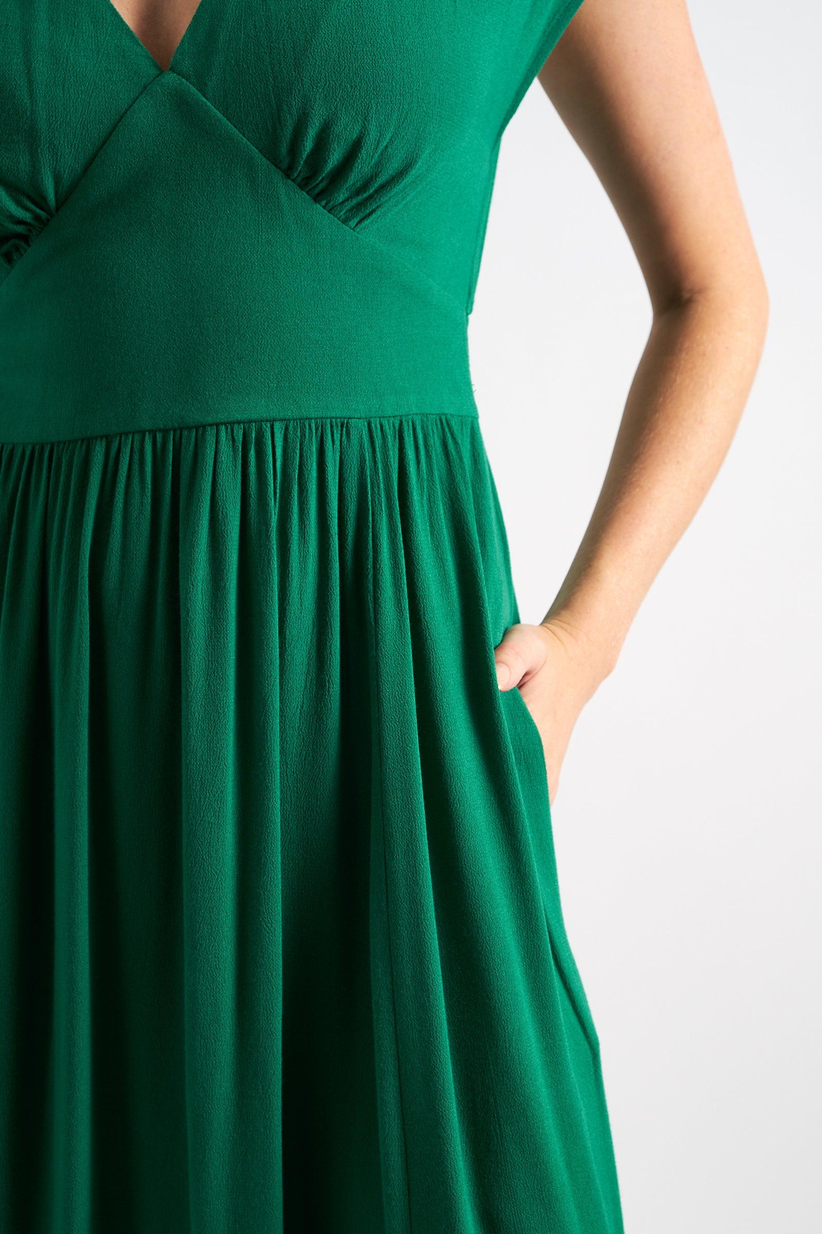 Unity Moss Crepe V-Neck Midi Dress - Green - Detail 2