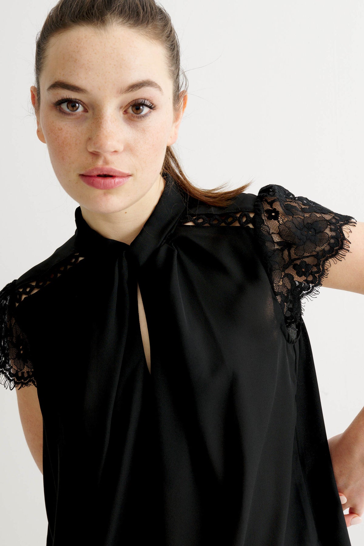 Holton Lace Short sleeve top - Black