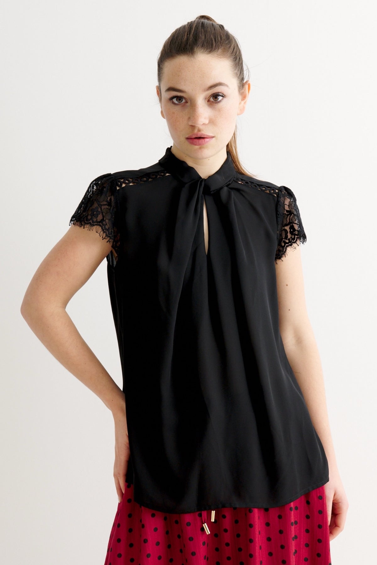 Holton Lace Short sleeve top - Black