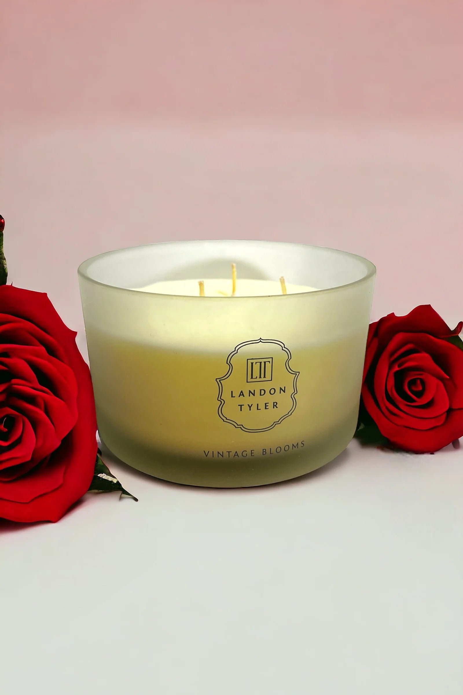 Vintage Blooms 3 Wick Candle - Detail 2